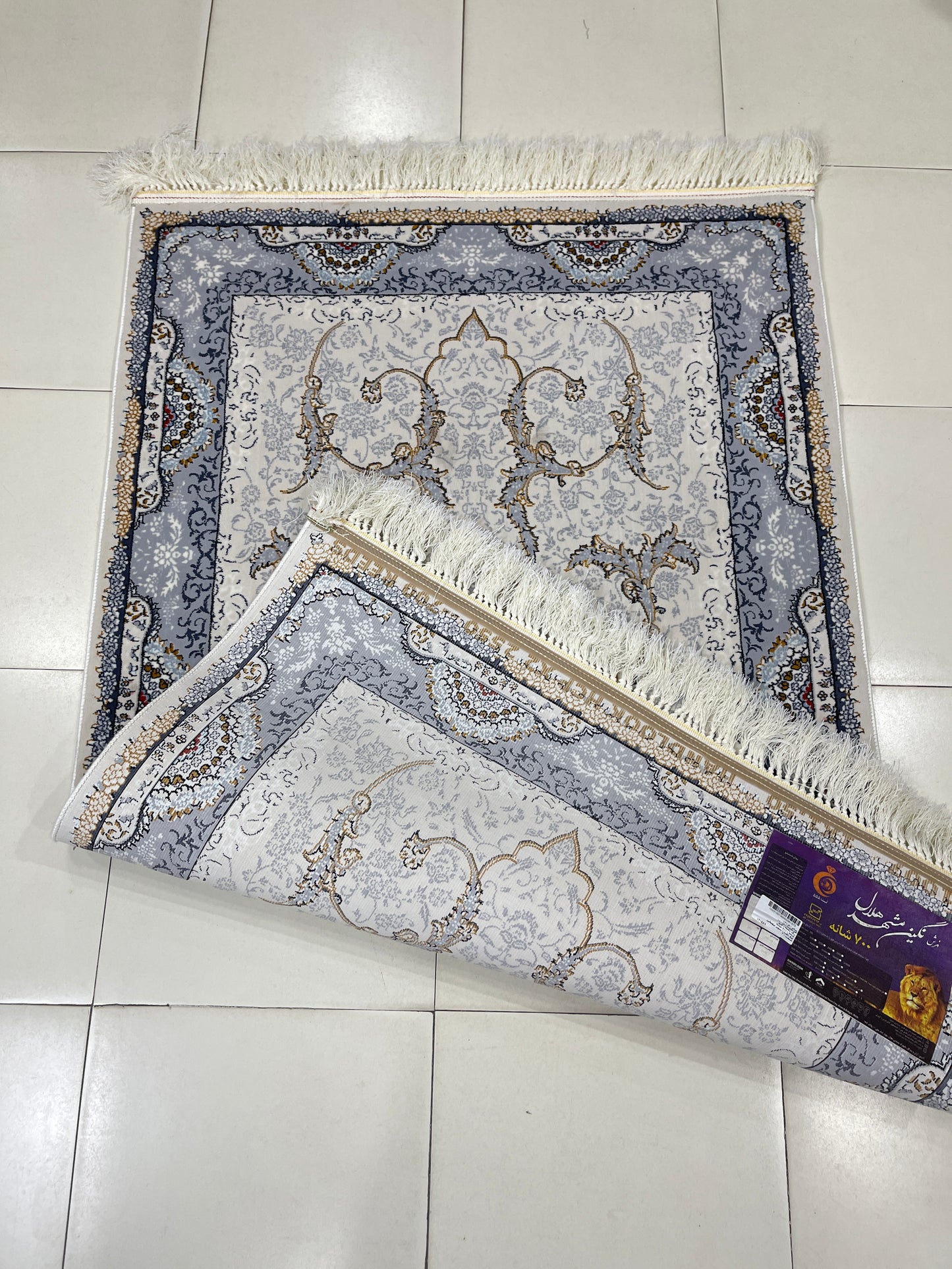 Irani  Acrylic 700 Reeds
Article -204-Off white
Size : 3 ft width x 5 ft length (100cm x 150cm)
