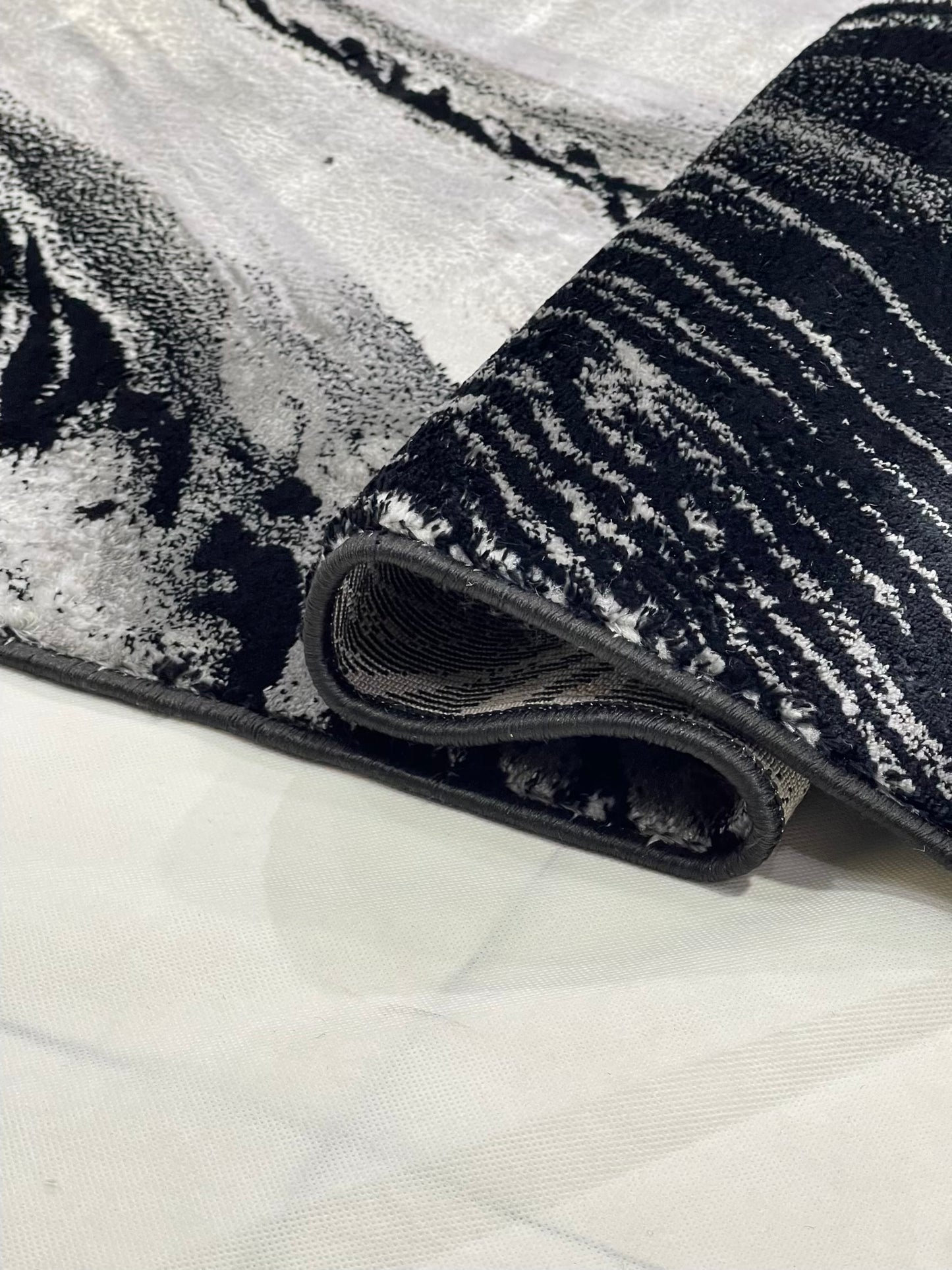 Turkish Top Quality Silk.(Article-1076-Black , Grey)
Size: 6.6 ft width x 9.6 ft length (200cm x 290cm)