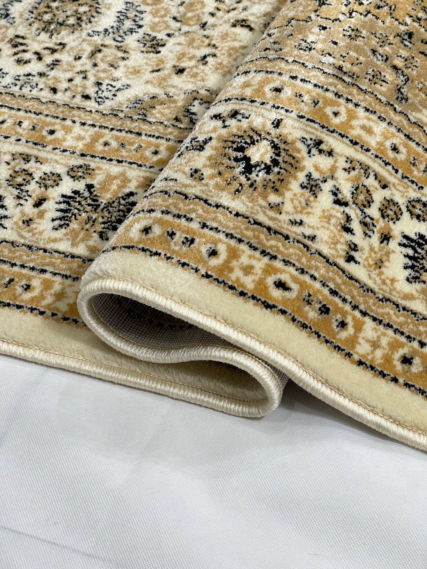 Persian polypropylene Rug,back woven(Article-25-Off white)
Size : 6.6 ft width x 9.6 ft length (200cm x 290cm)