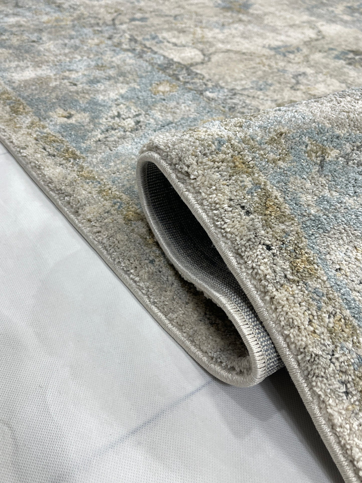 New Turkish Silk (Surya A)  Size: 6.6 ft width x 9.6 ft length (200cm x 290cm) Article -606- Off white