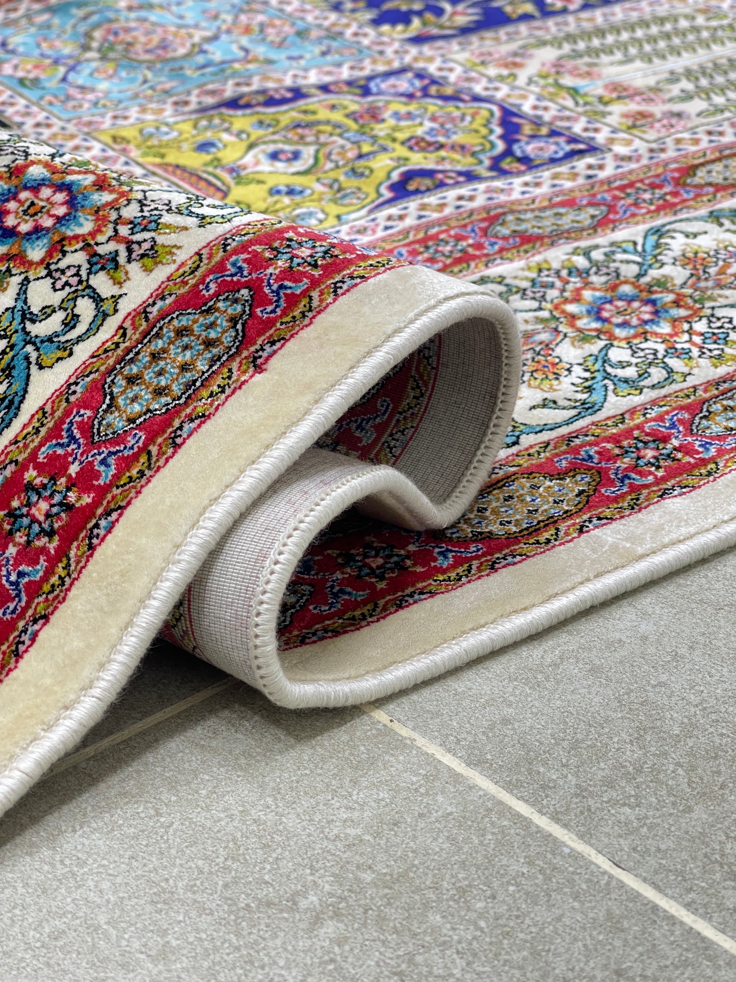 Premium Irani 1600 Reed Machine Made Rug - Off white & Multi with Cotton Back
Size : 5 ft width x 7.3 ft length (150cm x 225cm)
