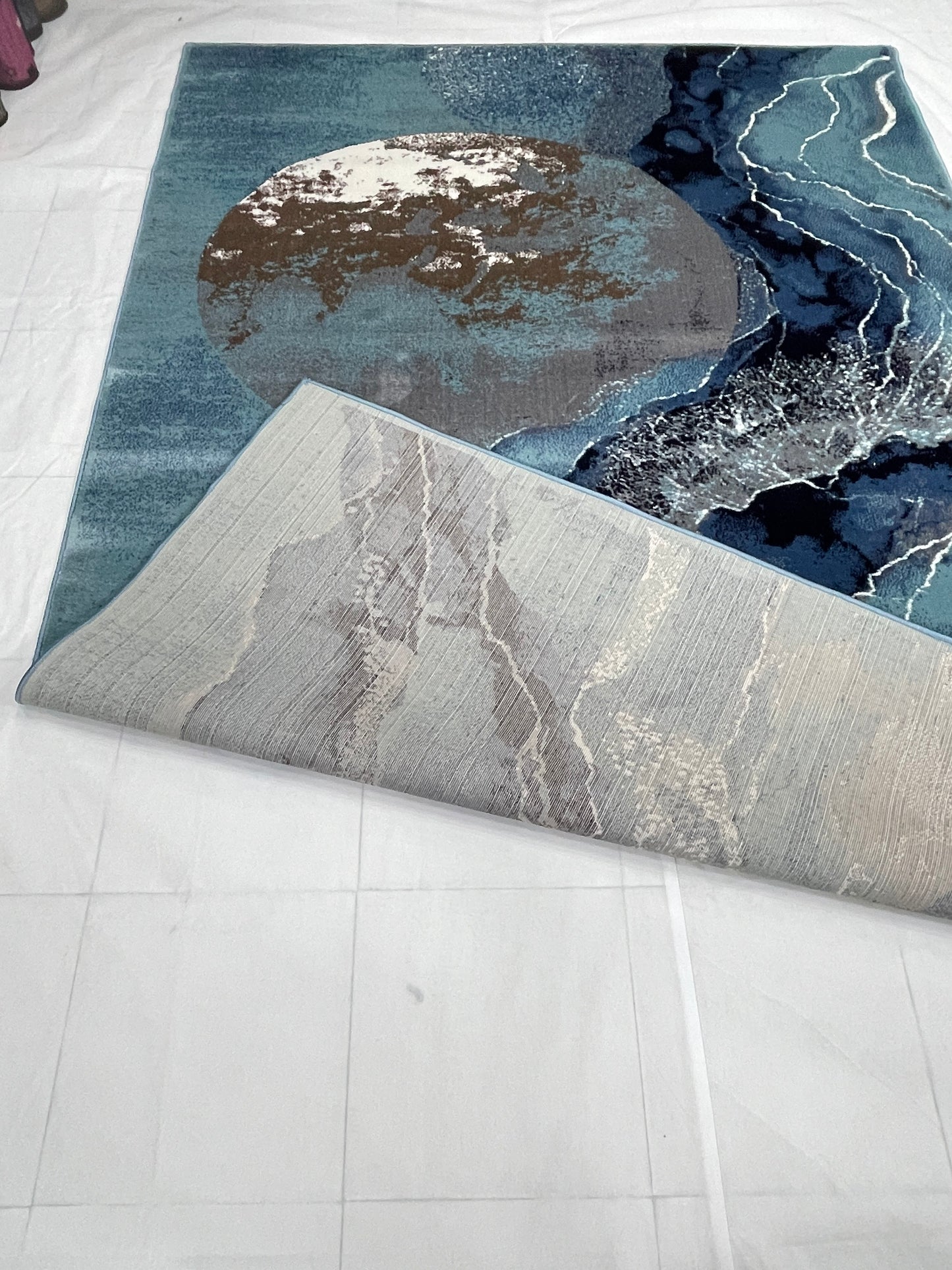 Modern polypropylene Rug,back woven(Article-124-Feroze)
Size : 6.6 ft width x 9.6 ft length (200cm x 290cm)