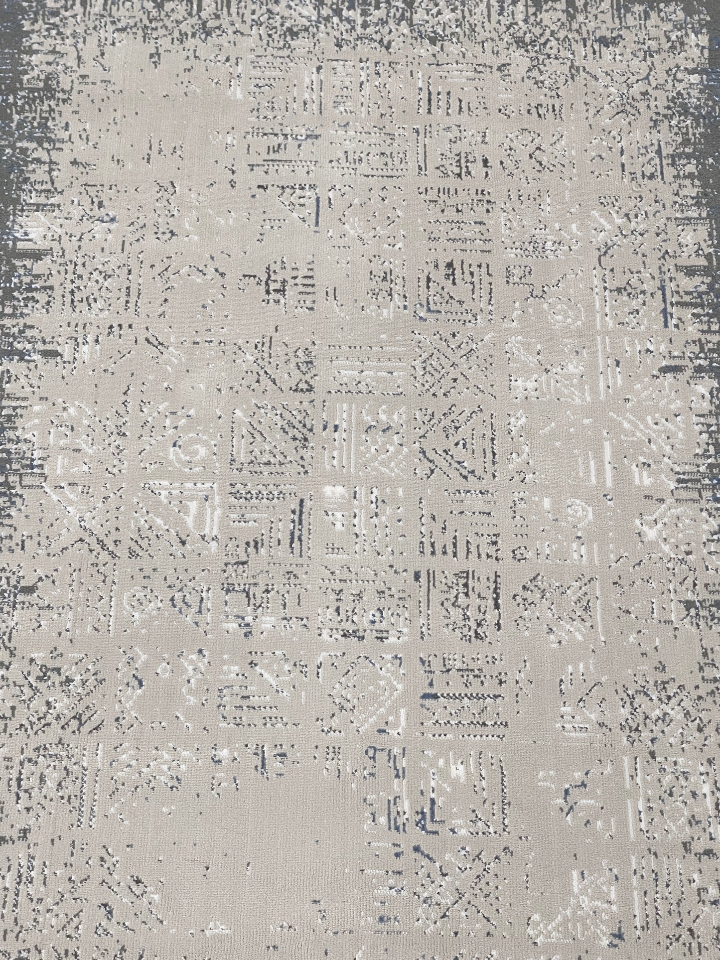 Irani viscose Rug , Woven Back
Article-319-Off white 
Size : 3 ft width x 5 ft length (100 cm x 150cm)