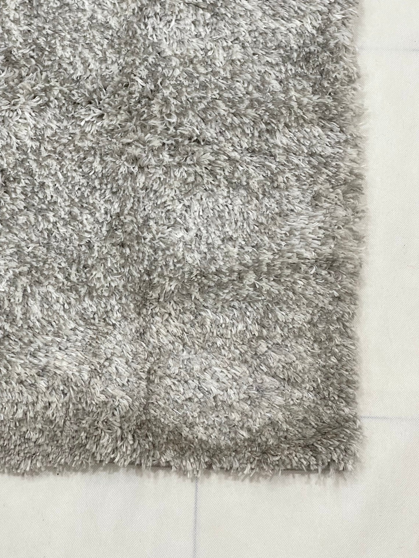 Turkish Shaggy Rug With Woven Back.  Size : 3 ft width x 4.5 ft length (100 cm x 135cm )