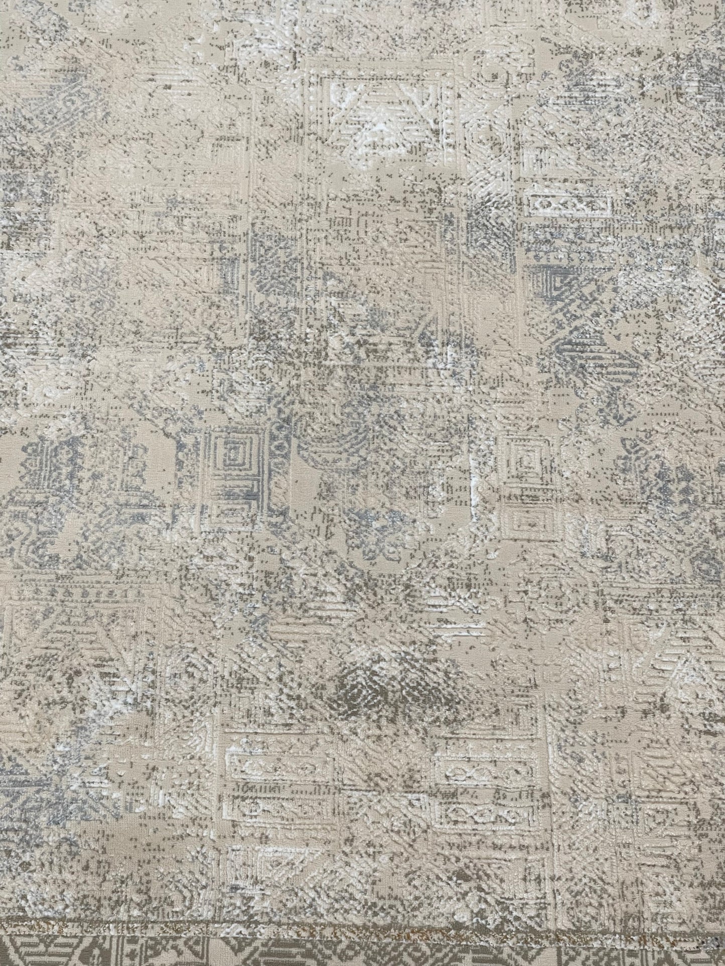 Irani Vintage Woven Rug.
 Article -2073-Off white
Size: 5 ft width x 7.3 ft length (150cm x 220cm)