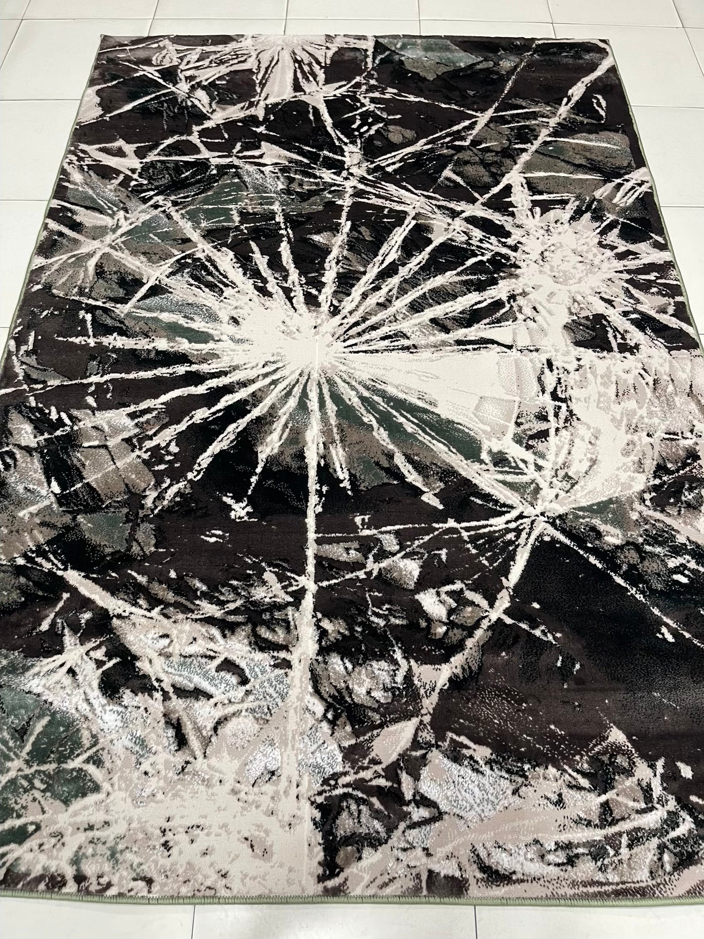 Turkish Polypropylene Silk.(Article-1679-Green ) Size : 5ft width  x 7.3ft length (150 cm x 220cm)