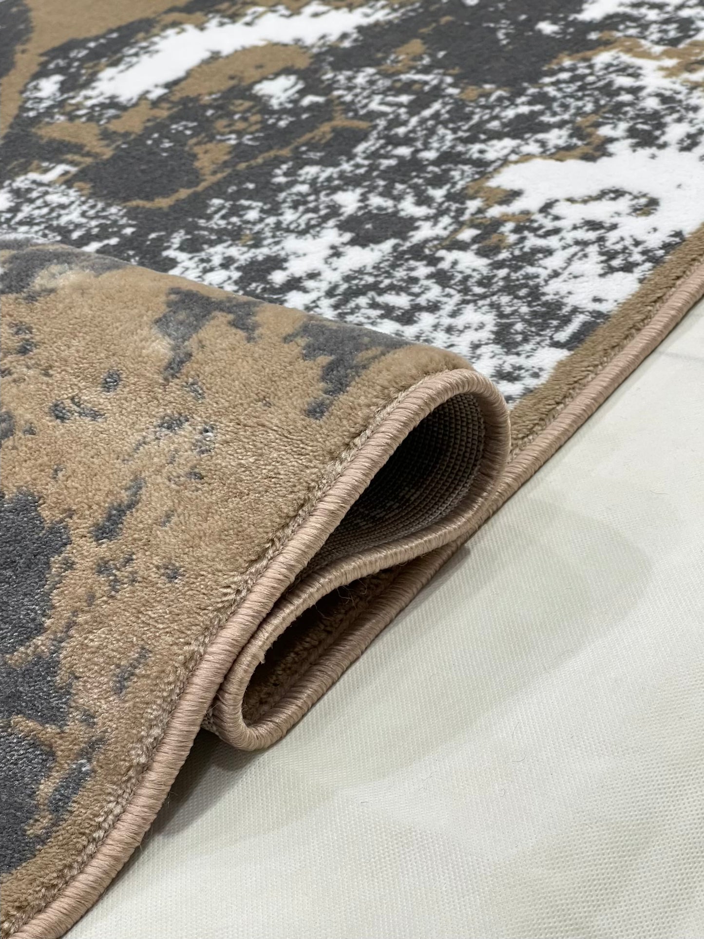Modern polypropylene Rug,back woven(Article-670-Mink)
Size : 5ft width  x 7.3ft length (150cm x 220cm)