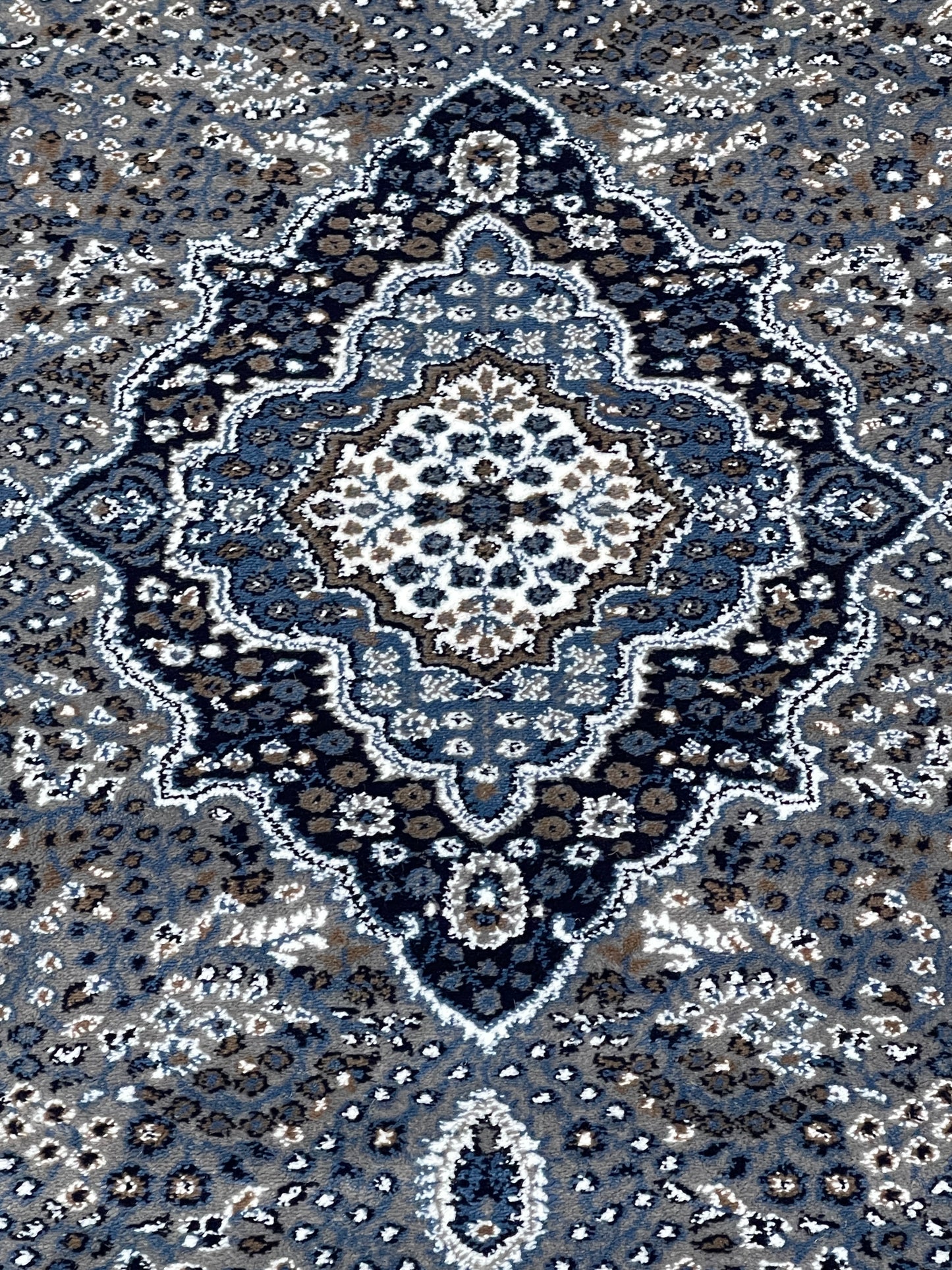 Grey Persian Polypropylene Woven Rug.  Size : 2.6 ft width x 6.6 ft length  (80 cm x 200cm)