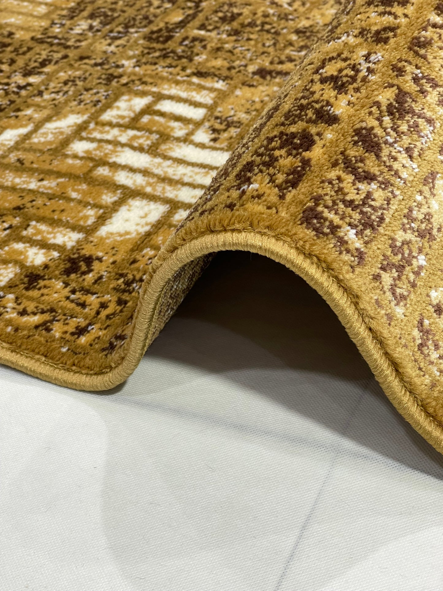 Gold Modern Polypropylene Woven Rug.  Size : 2.6 ft width x 6.6 ft length  (80 cm x 200cm)