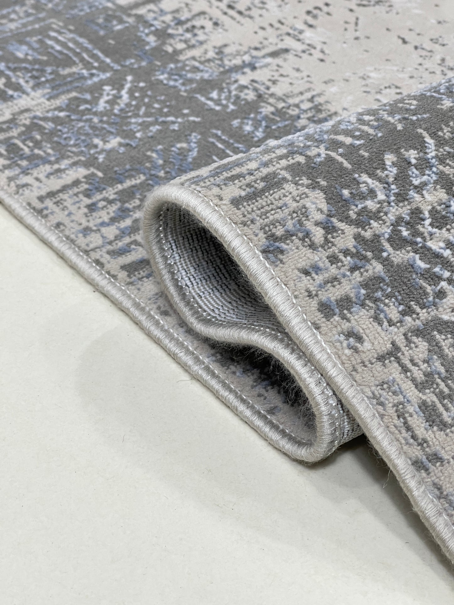 Irani viscose Rug , Woven Back
Article-319-Off white 
Size : 3 ft width x 5 ft length (100 cm x 150cm)