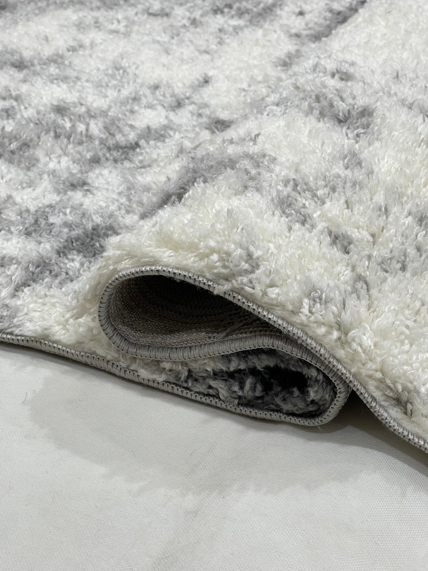 Turkish Shaggy Rug With Woven Back.  Size : 5 Ft Width x 7.3 Ft Length (160cm x 220cm) Article-08-Off White, Grey