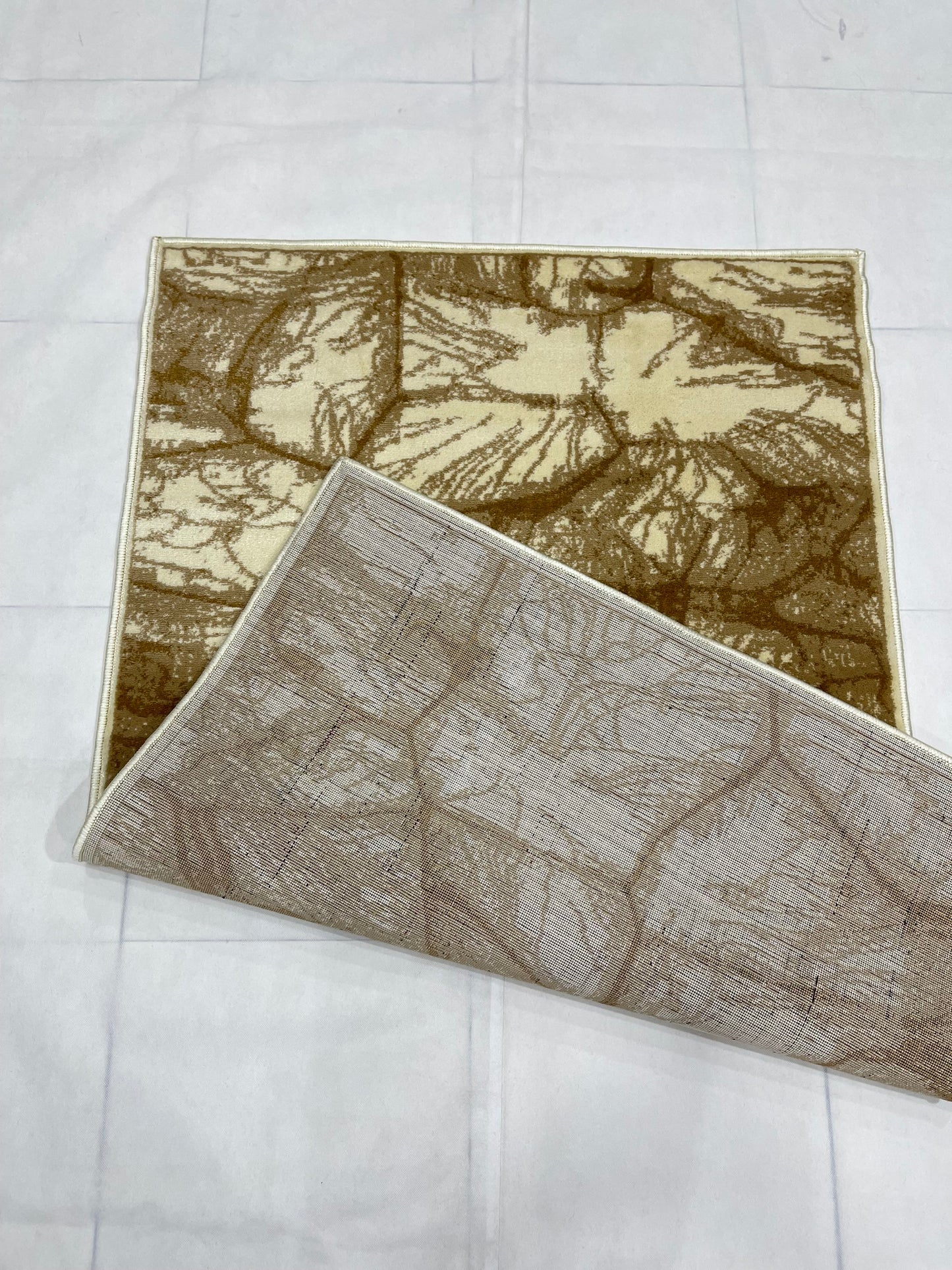 Modern Polypropylene Rug,Woven Back
(Article-67-Off white)
Size : 3 ft width x 5 ft length (100cm x 150 cm)