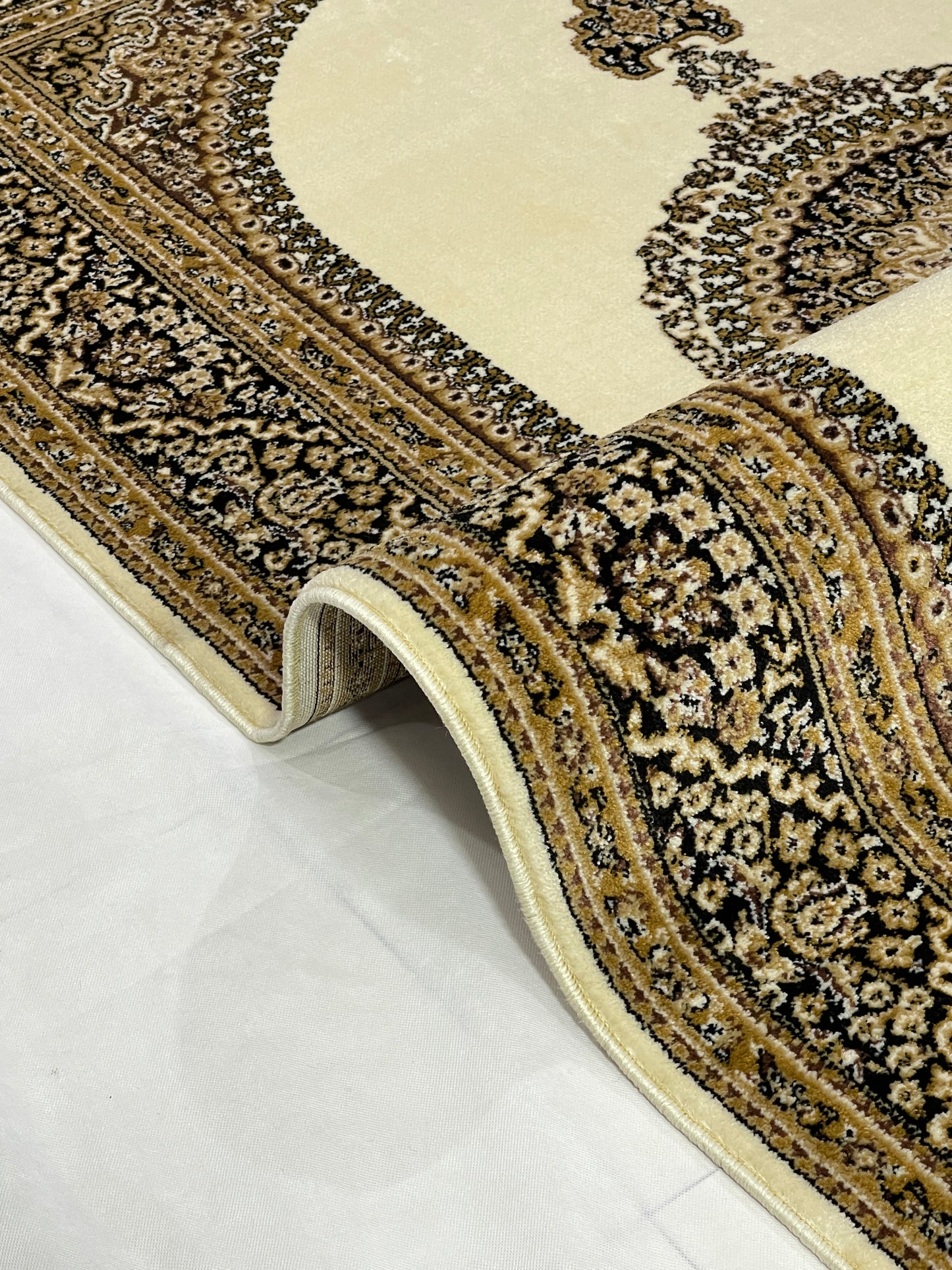 Persian polypropylene Rug,back woven(Article-22-Off white)
Size : 5ft width  x 7.3ft length (150cm x 220cm)