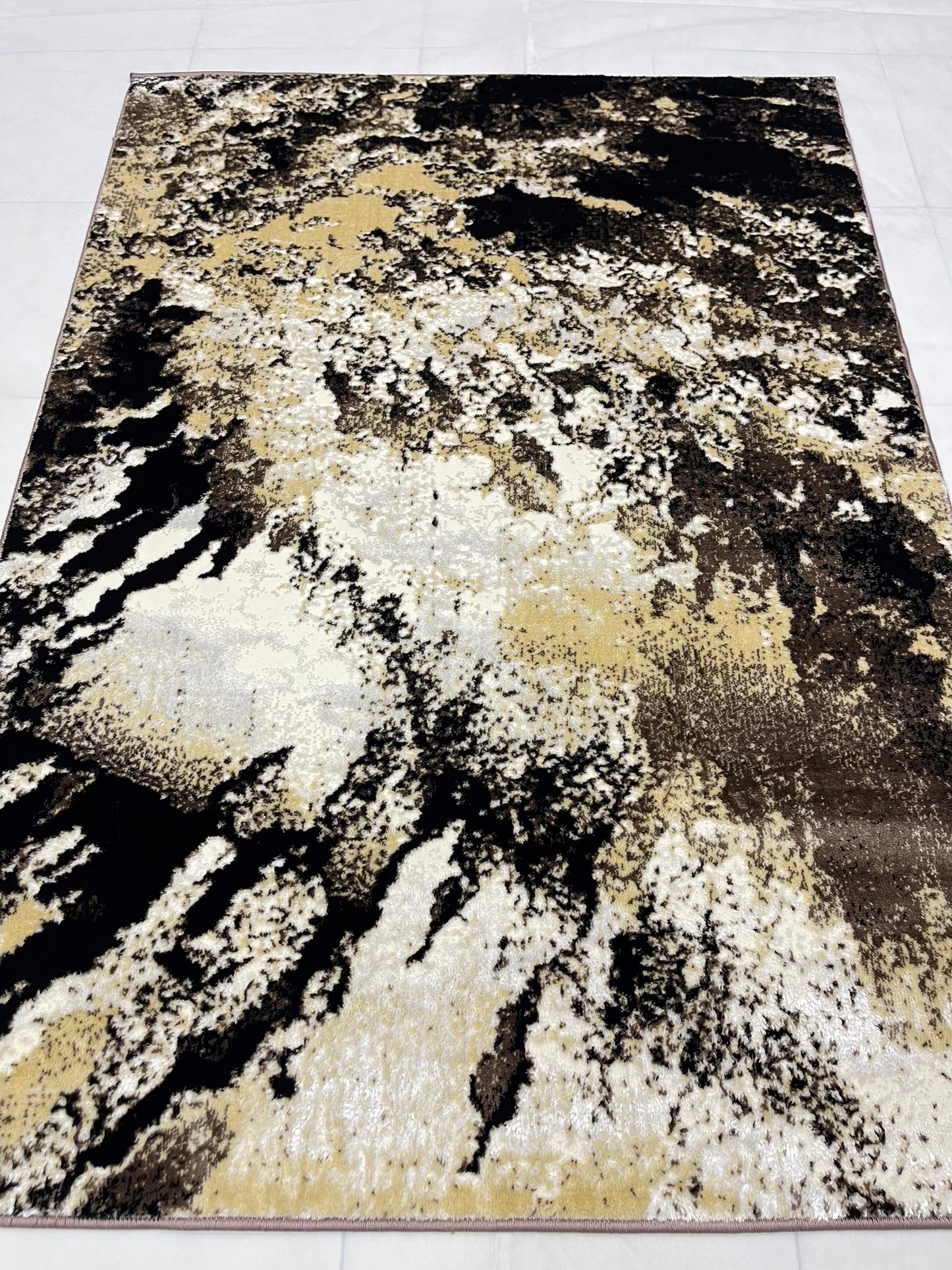 Turkish Top Quality Silk.(Article-1092-Beige , Black)
Size: 4 ft width x 5.6 ft length ( 120cm x 170cm)