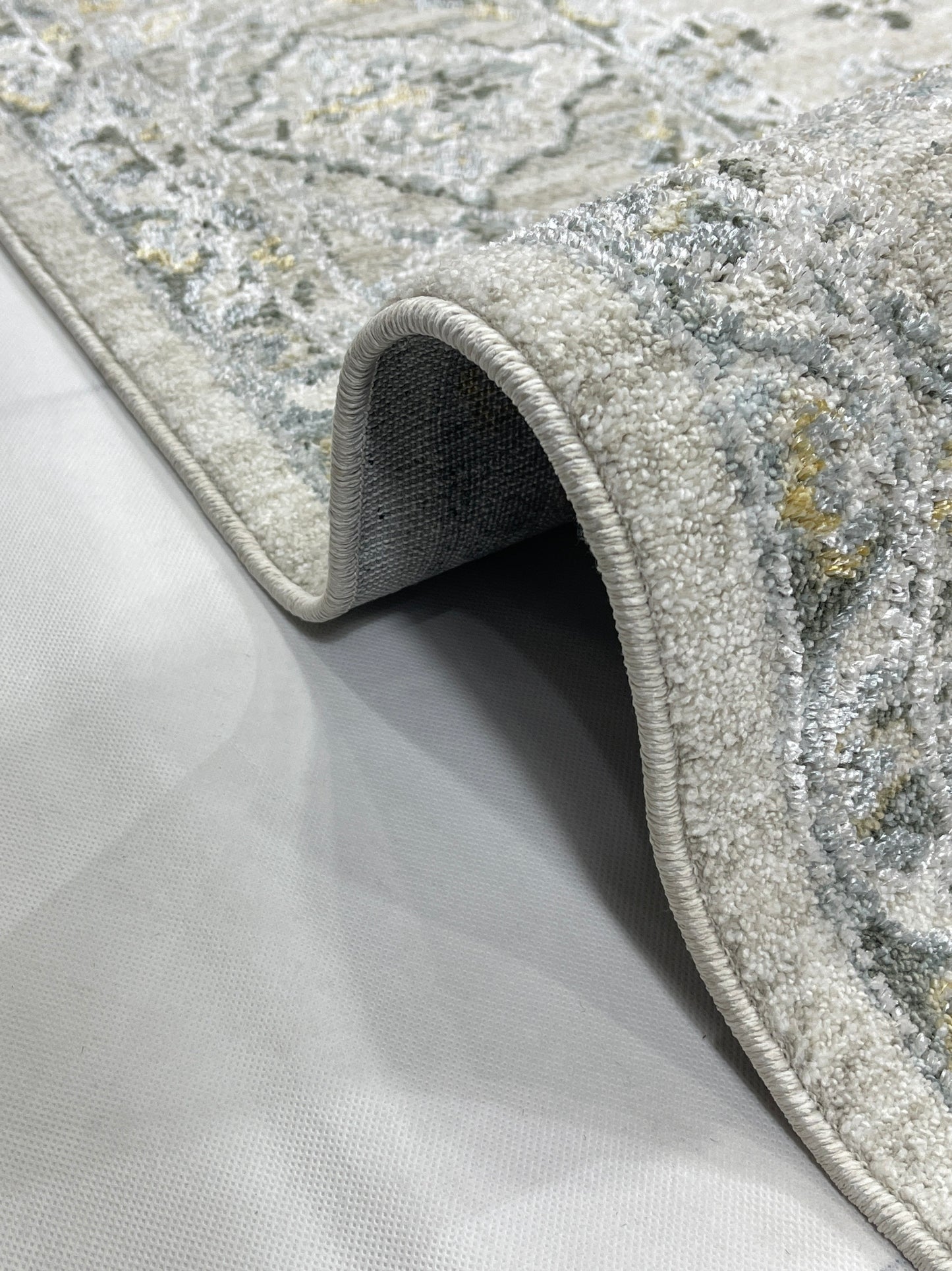 New Turkish Silk (Surya A) 
Size: 6.6 ft width x 9.6 ft length (200cm x 290cm)
Article -629- Off White