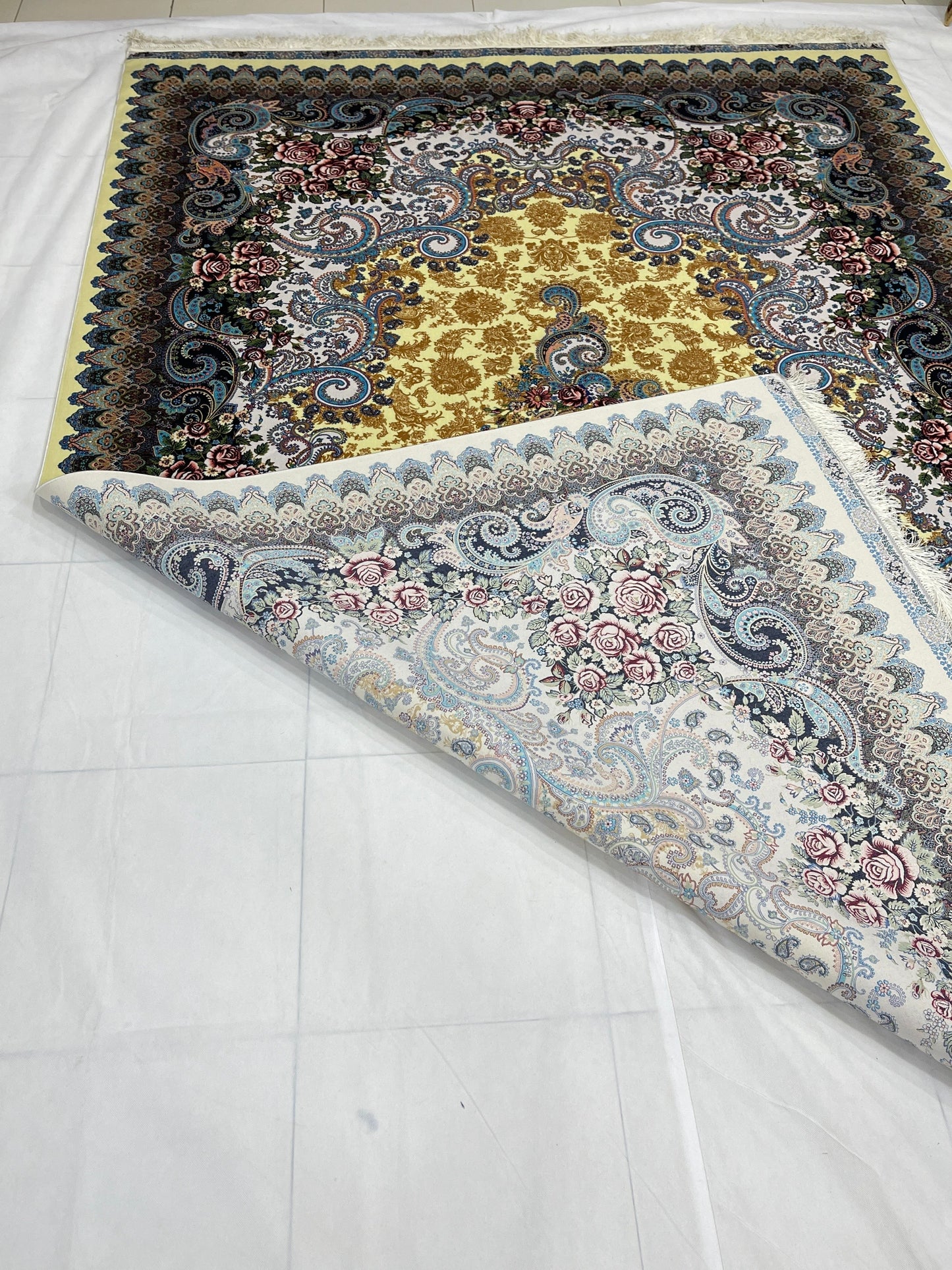 Irani Top Quality 
Mixture of 12 colours
1500 Reeds Acrylic Rug With Jute Back (03)
Size : 6.6 Ft Width x 9.6 Ft Length