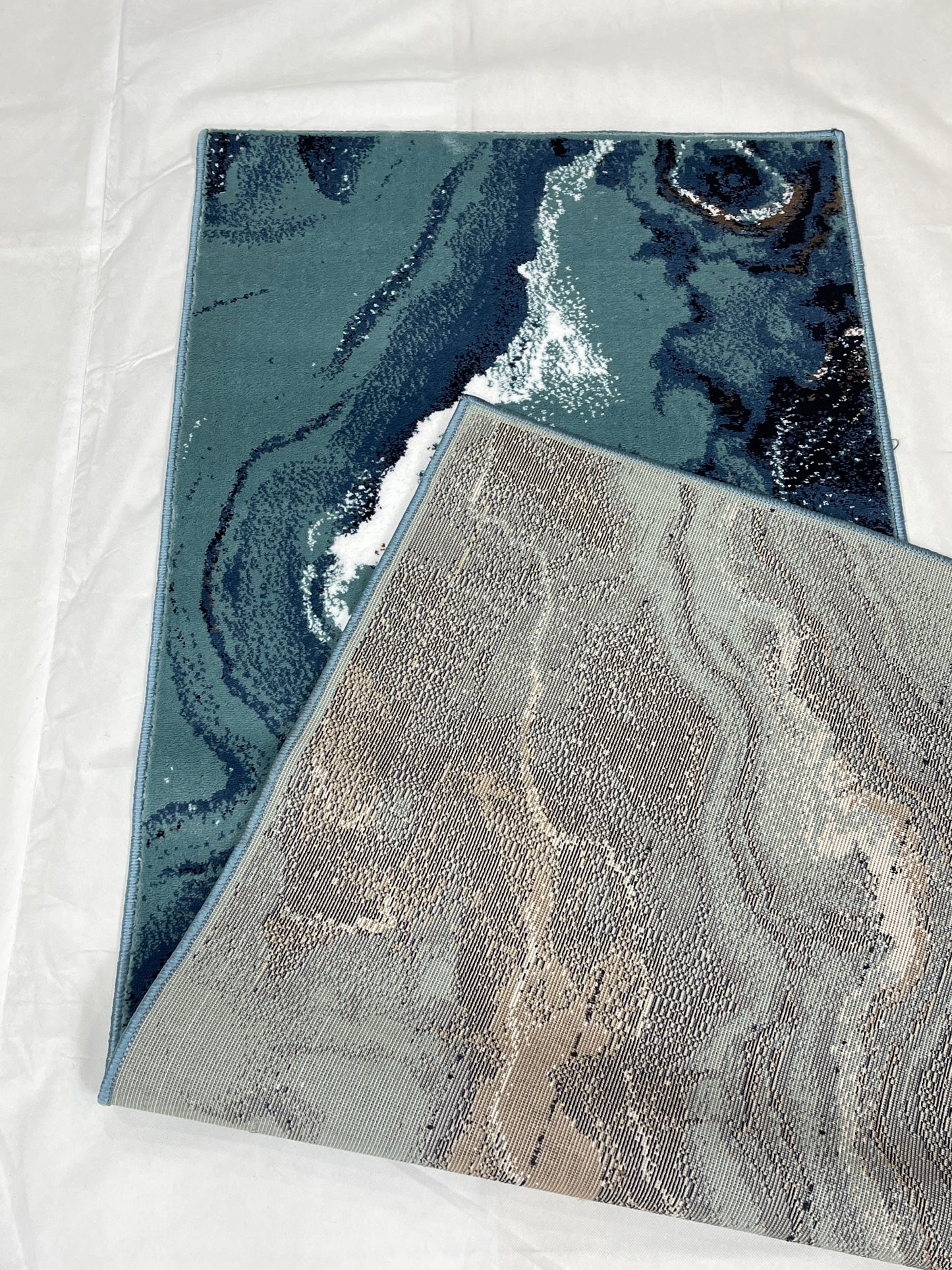 Feroze Modern Polypropylene Woven Rug.
 Size : 2.6 ft width x 6.6 ft length
 (80 cm x 200cm)