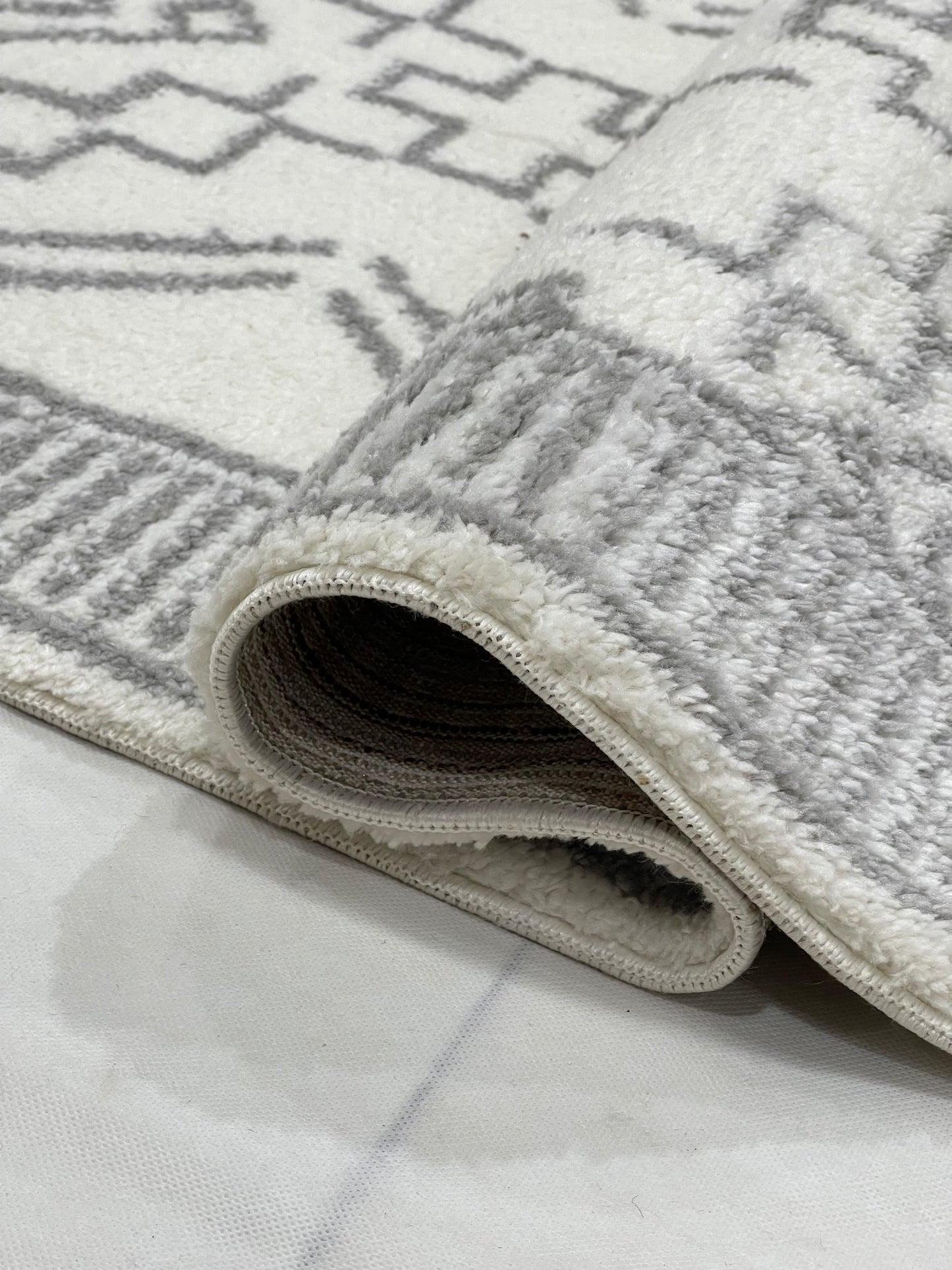 Turkish Shaggy Rug With Woven Back.  Size : 5 Ft Width x 7.3 Ft Length (160cm x 220cm) Article-04-Off White