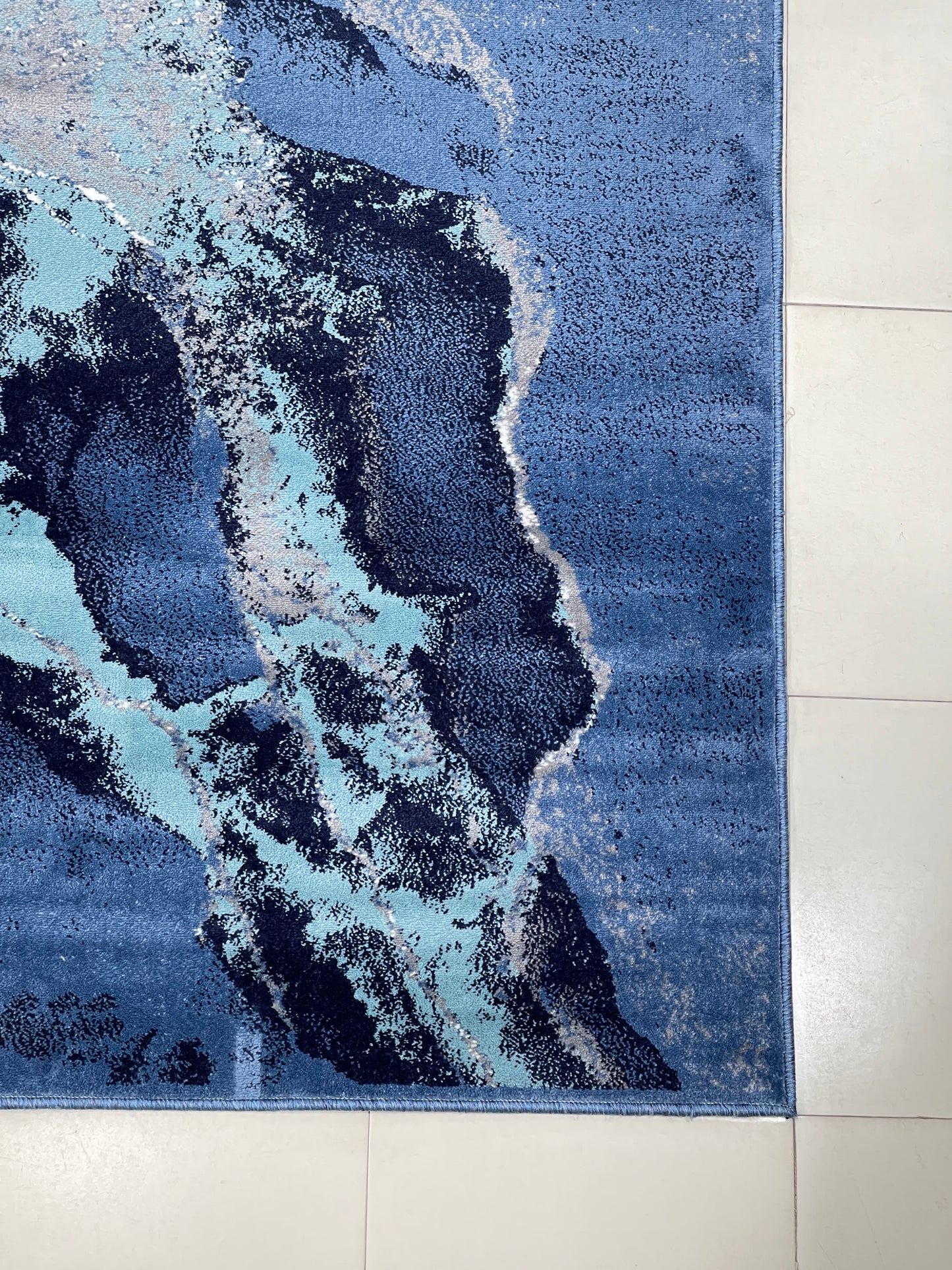 Modern polypropylene Rug,back woven(Article-429-Blue)
Size : 6.6 ft width x 9.6 ft length (200cm x 290cm)