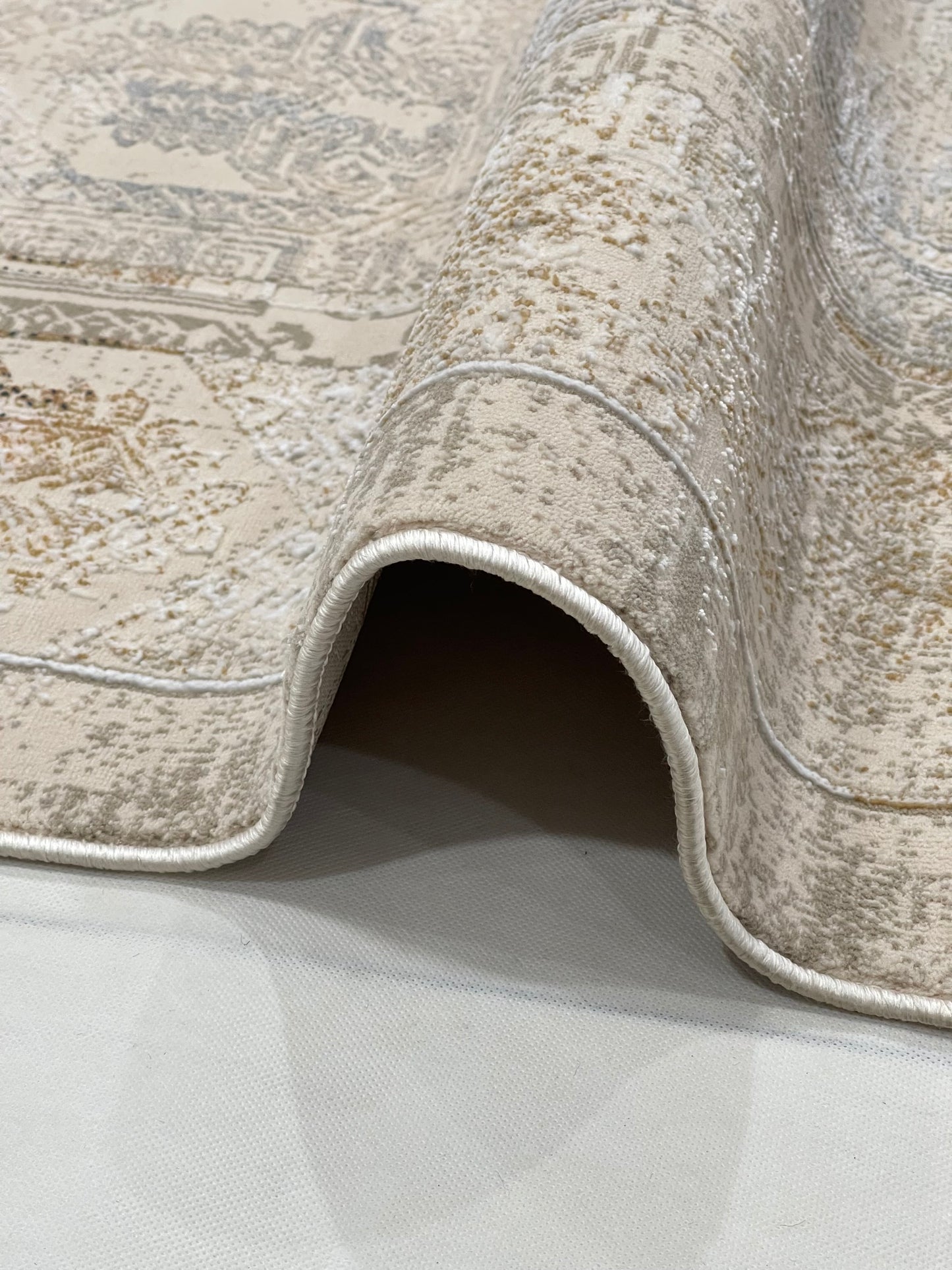 Irani Vintage Woven Rug.
 Article -2073-Off white
Size: 5 ft width x 7.3 ft length (150cm x 220cm)