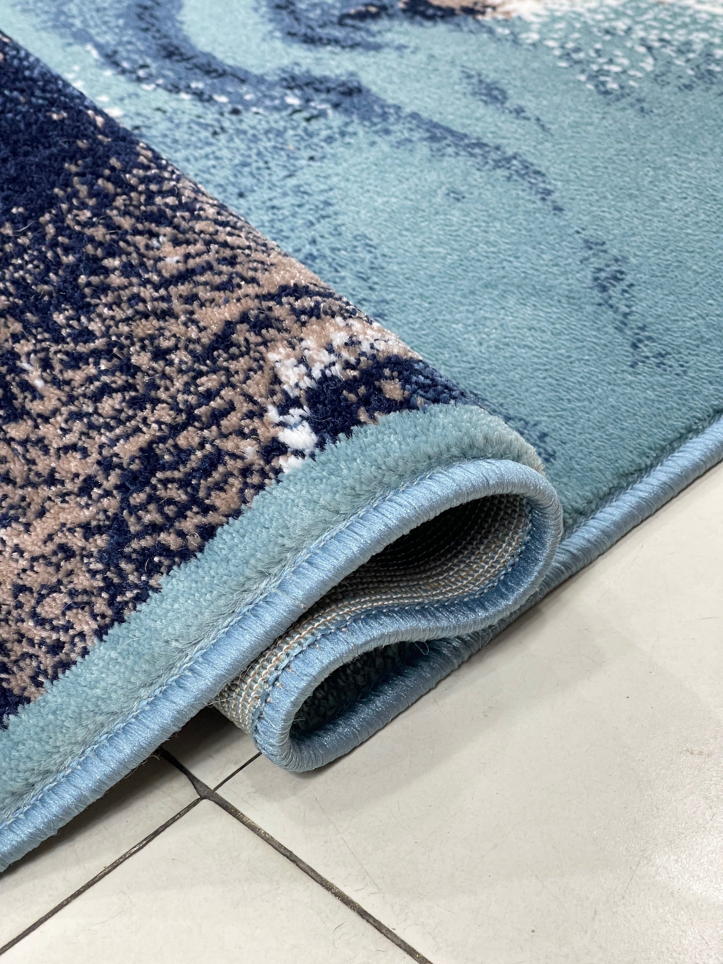 Modern polypropylene Rug,back woven(Article-420-Feroze)
Size : 6.6 ft width x 9.6 ft length (200cm x 290cm)