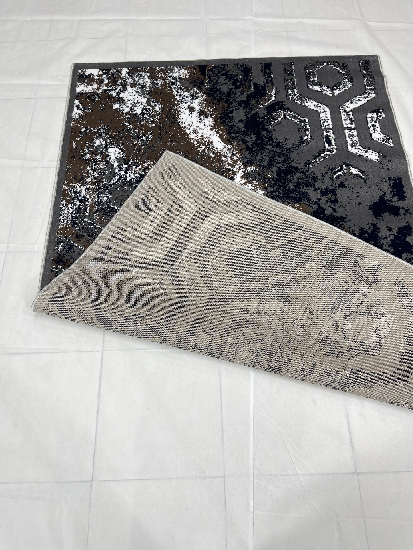 Modern polypropylene Rug,back woven(Article-1056-Grey) Size : 5ft width  x 7.3ft length (150cm x 220cm)