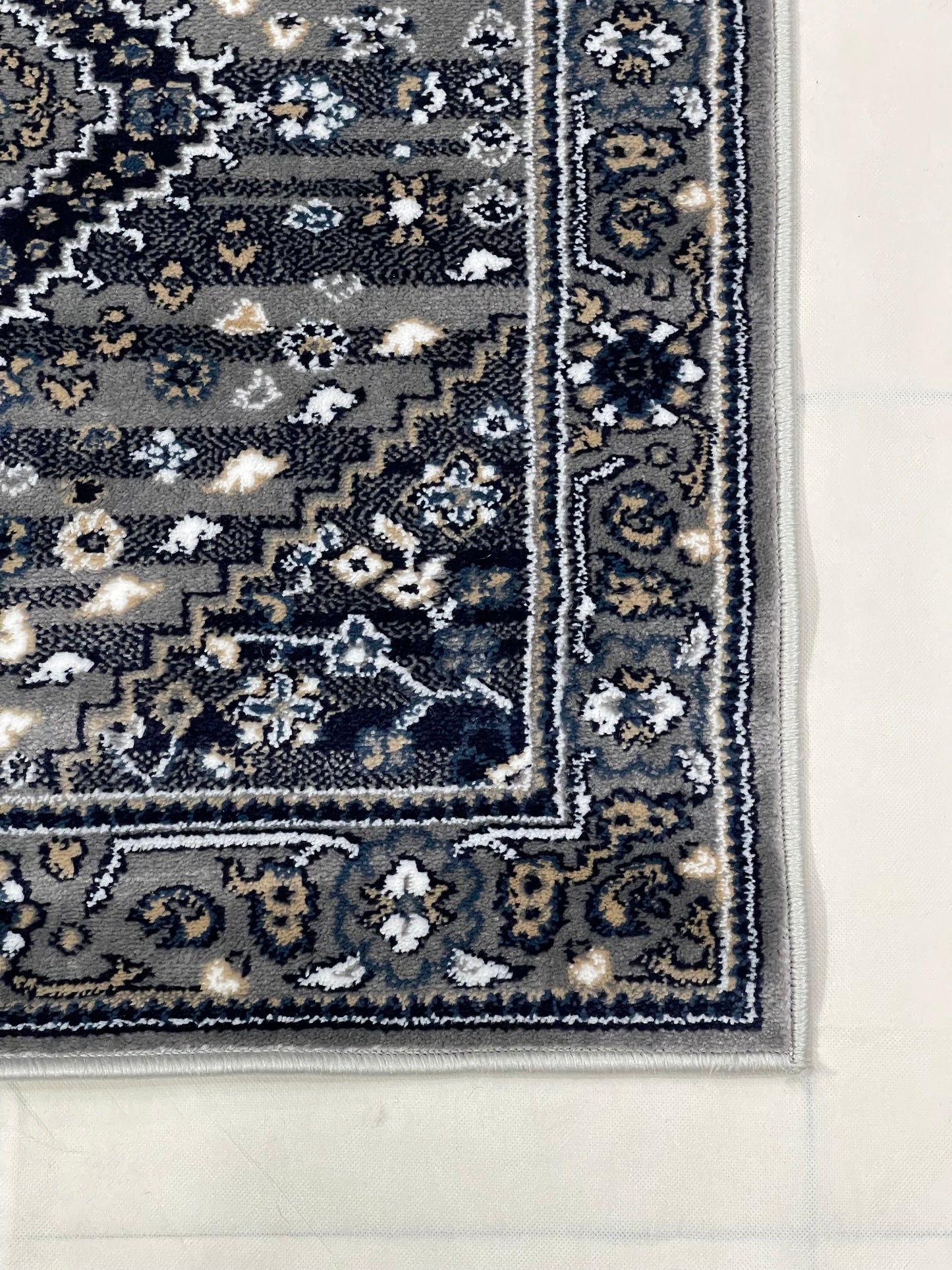 Grey Persian Polypropylene Woven Rug.  Size : 2.6 ft width x 6.6 ft length  (80 cm x 200cm)