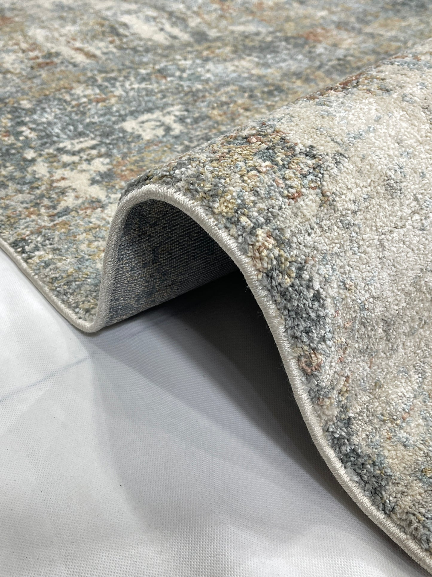 New Turkish Silk (Surya A)  Size: 6.6 ft width x 9.6 ft length (200cm x 290cm) Article -605- Off White