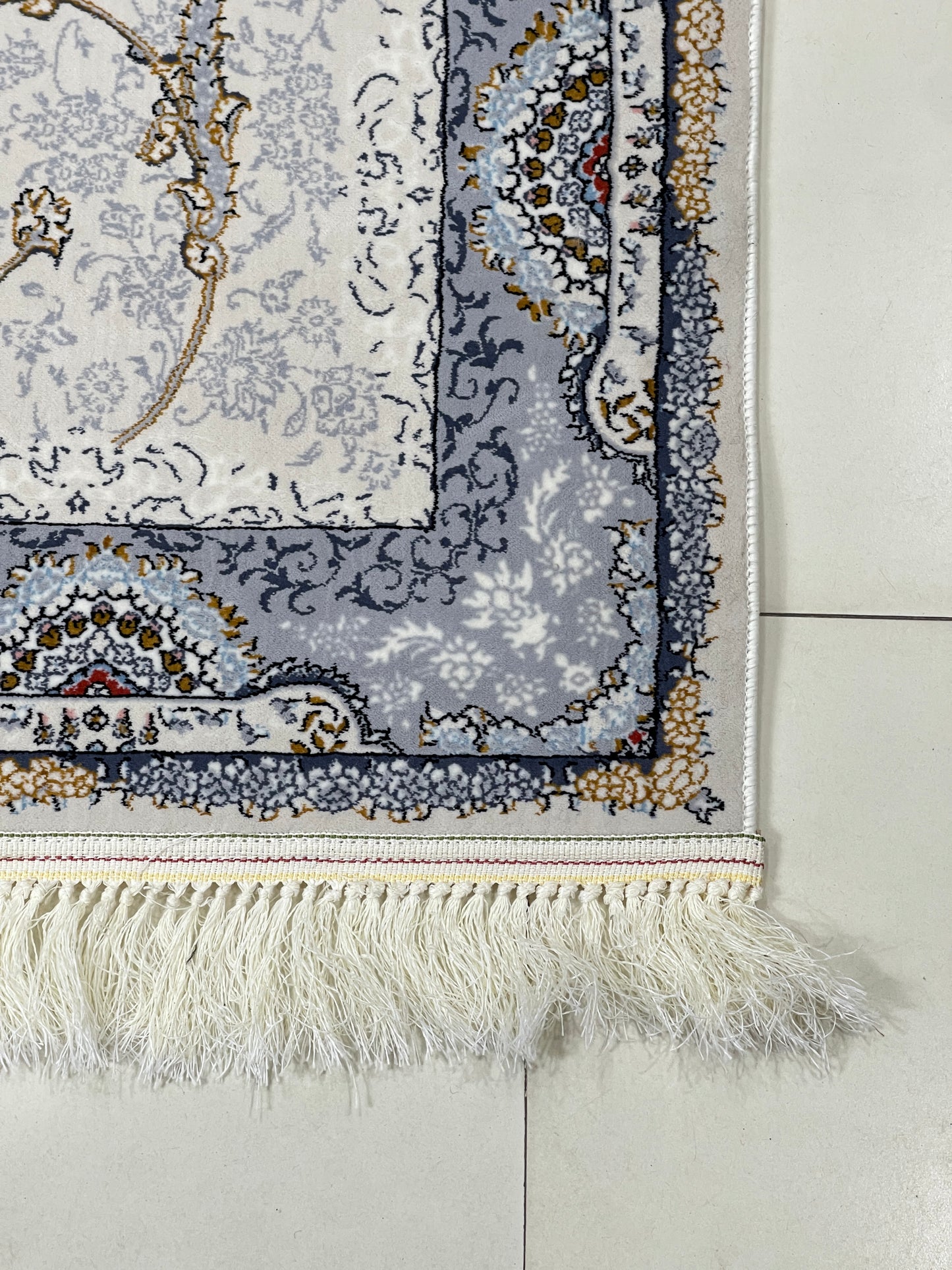 Irani  Acrylic 700 Reeds
Article -204-Off white
Size : 3 ft width x 5 ft length (100cm x 150cm)