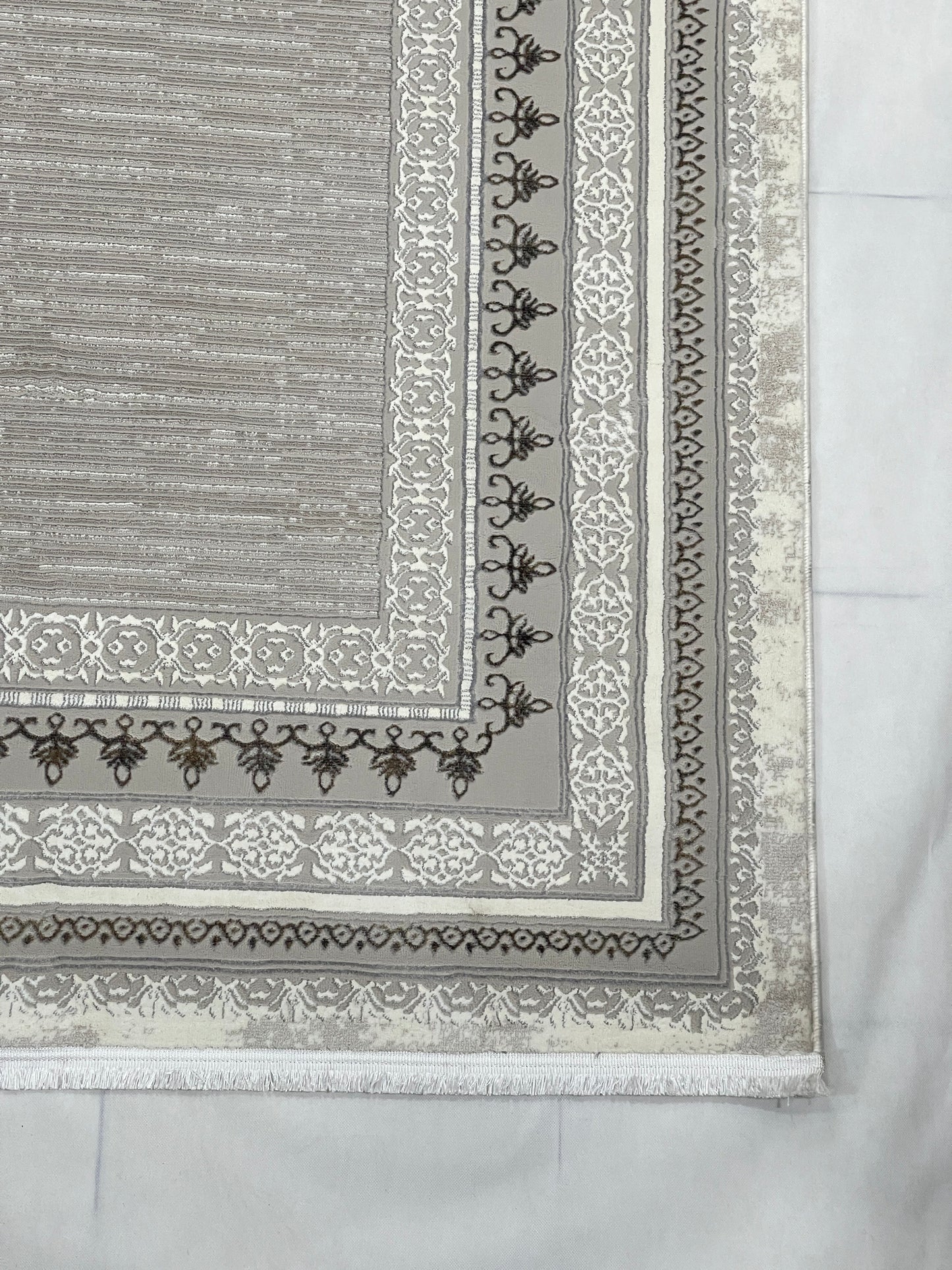 New Turkish Silk (Surya A) 
Size: 6.6 ft width x 9.6 ft length (200cm x 290cm)
Article -615- Off White & Grey