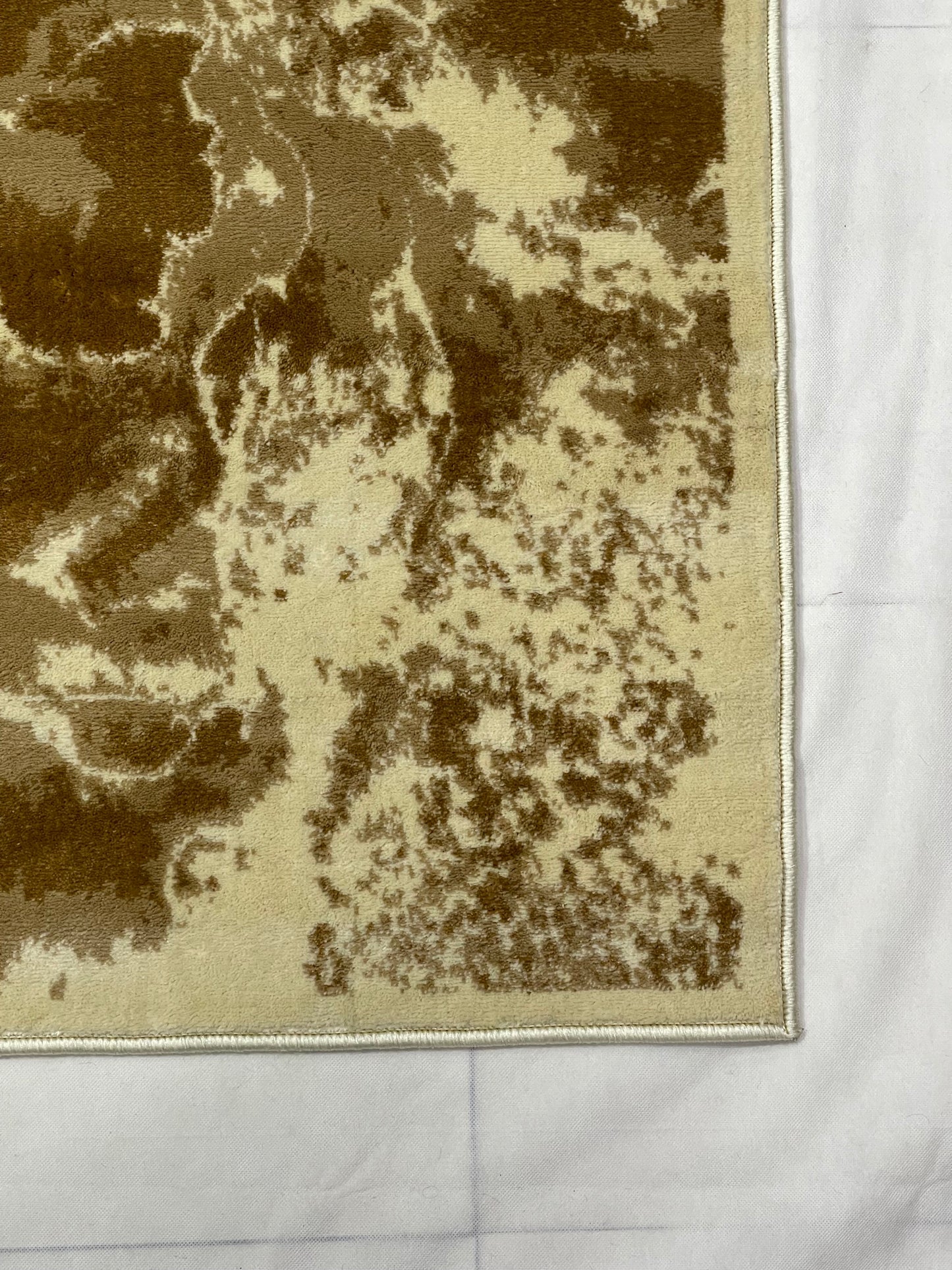 Modern Polypropylene Rug,back woven(Article-1654-Off white) Size : 5ft width  x 7.3ft length (150cm x 220cm)