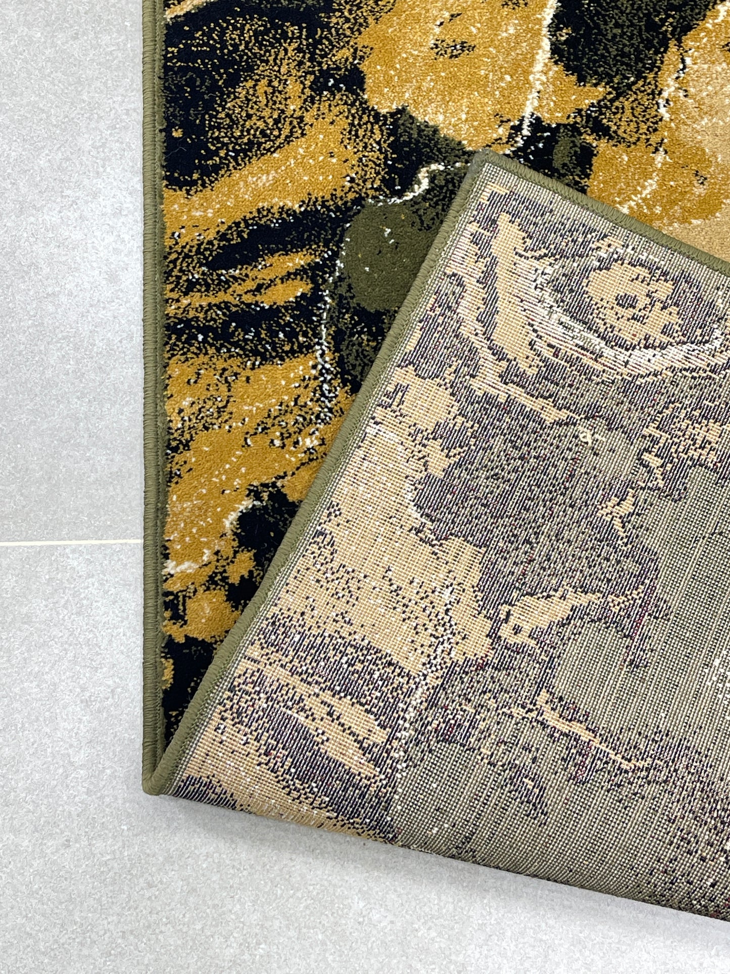 Green Modern Polypropylene Woven Rug.
 Size : 2.6 ft width x 6.6 ft length
 (80 cm x 200cm)