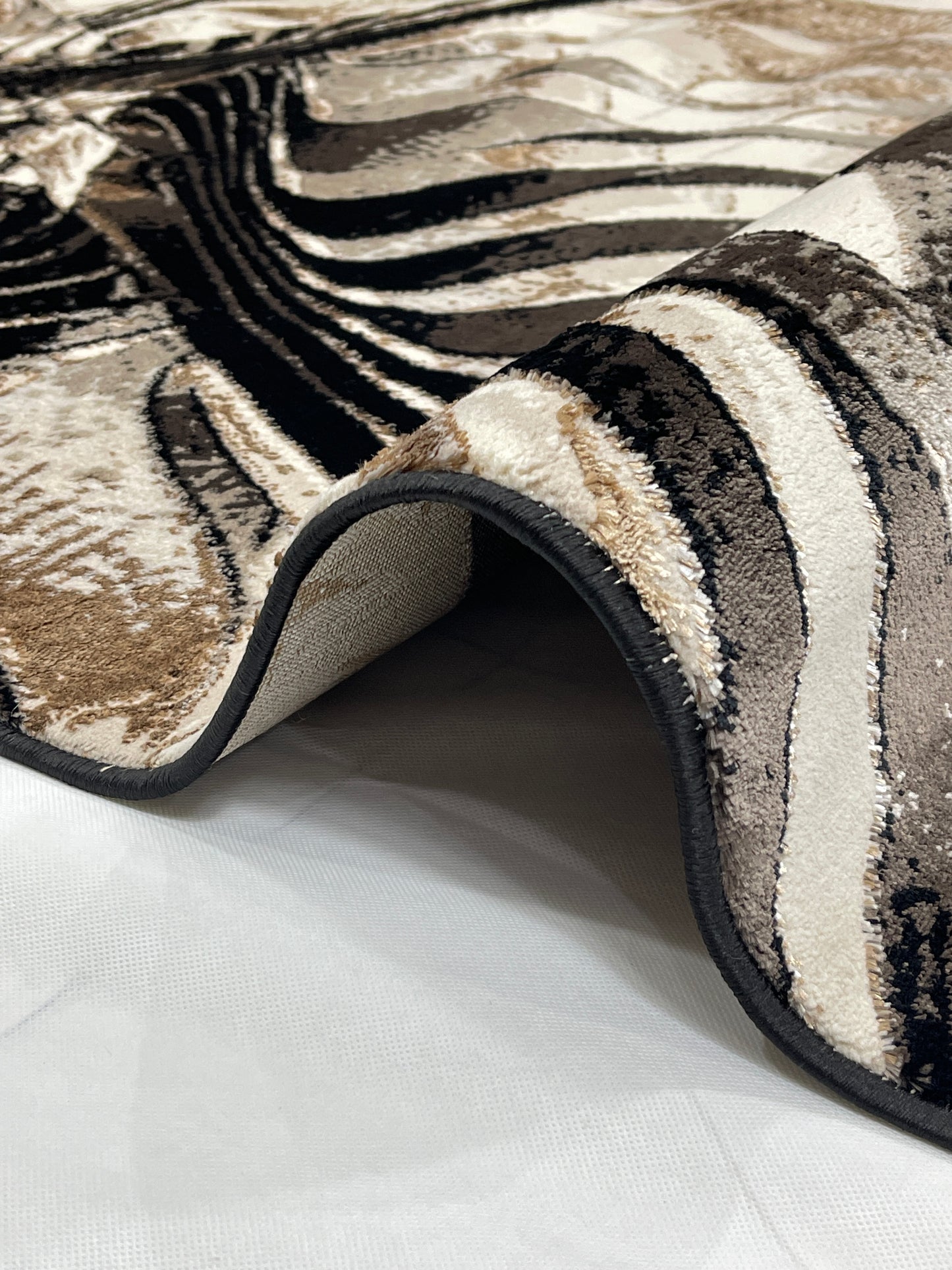 Turkish Top Quality Silk.(Article-1068-Black) Size: 6.6 ft width x 9.6 ft length (200cm x 290cm)