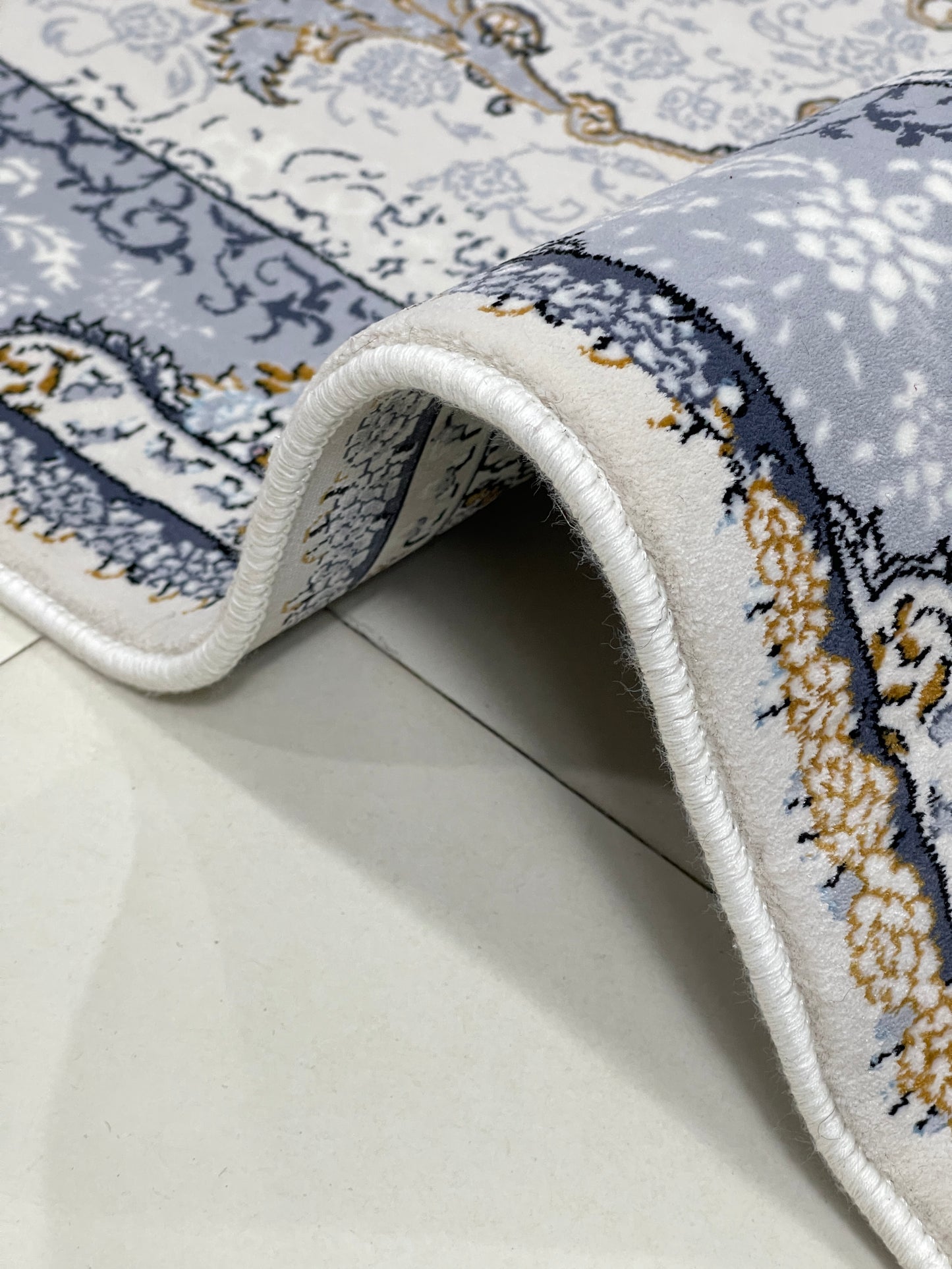 Irani  Acrylic 700 Reeds
Article -204-Off white
Size : 3 ft width x 5 ft length (100cm x 150cm)