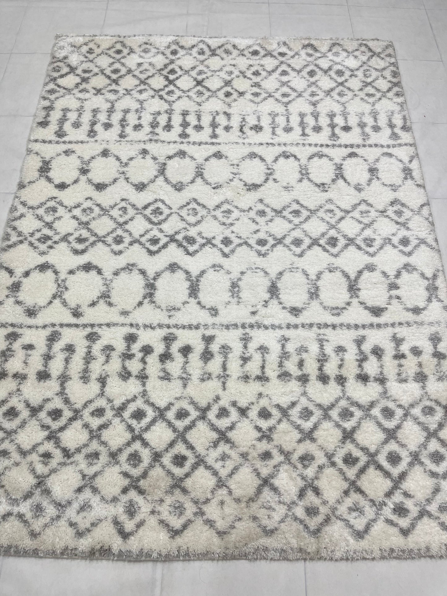 Turkish Shaggy Rug With Woven Back.  Size : 5 Ft Width x 7.3 Ft Length (160cm x 220cm) Article-04-Off White