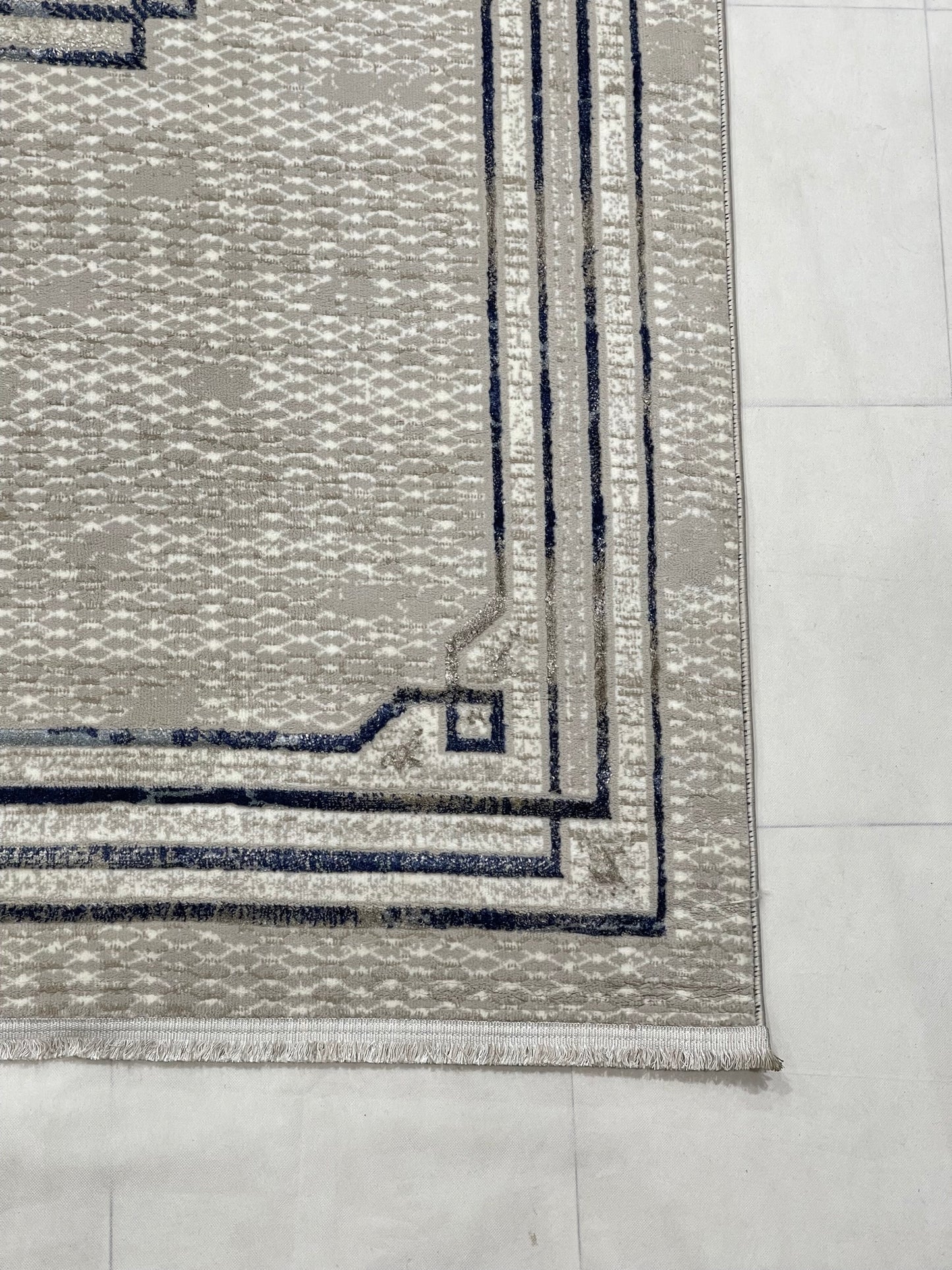 Turkish Polyester Silk.(Article-1612-off white , Blue )
Size : 6.6 ft width x 9.6 ft length ( 200 cm x 290 cm)