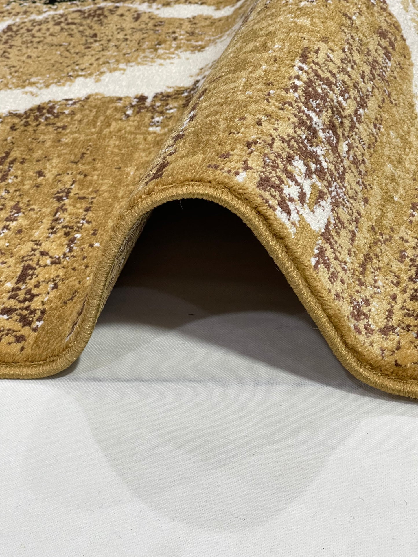 Gold Modern Polypropylene Woven Rug.  Size : 2.6 ft width x 6.6 ft length  (80 cm x 200cm)