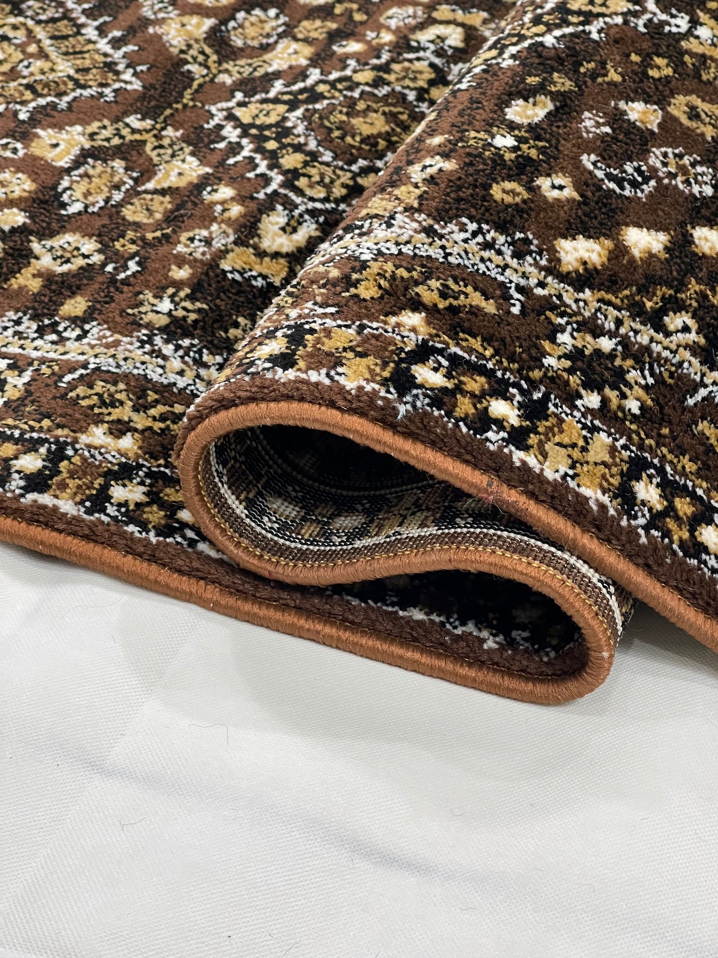 Brown  Persian Polypropylene Woven Rug.  Size : 2.6 ft width x 6.6 ft length  (80 cm x 200cm)