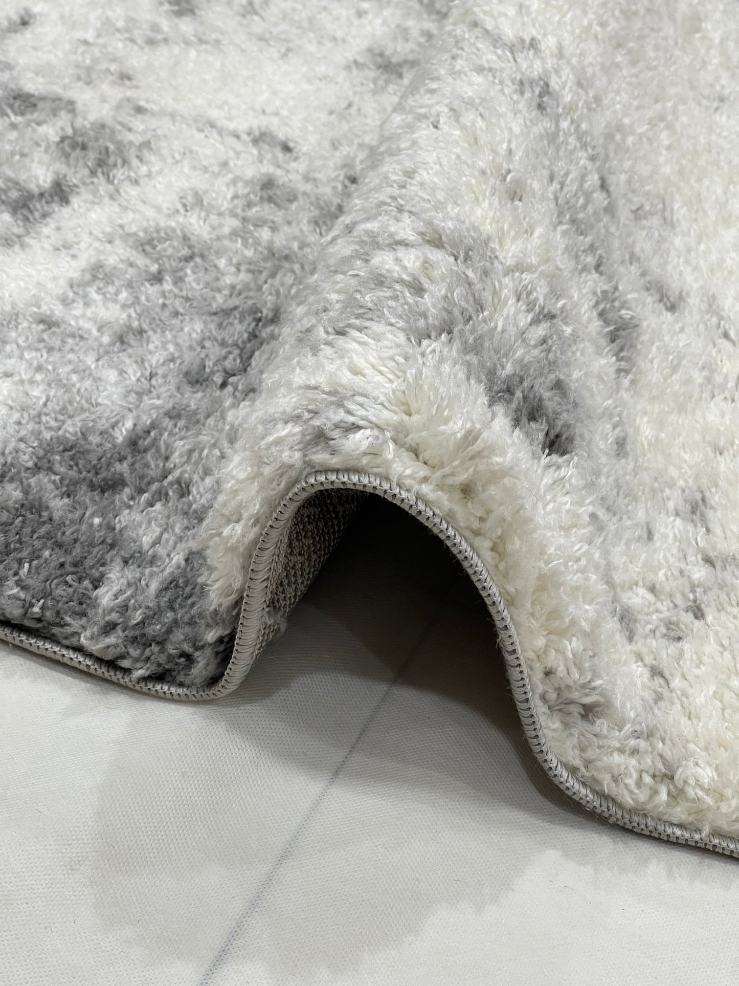 Turkish Shaggy Rug With Woven Back.  Size : 5 Ft Width x 7.3 Ft Length (160cm x 220cm) Article-08-Off White, Grey