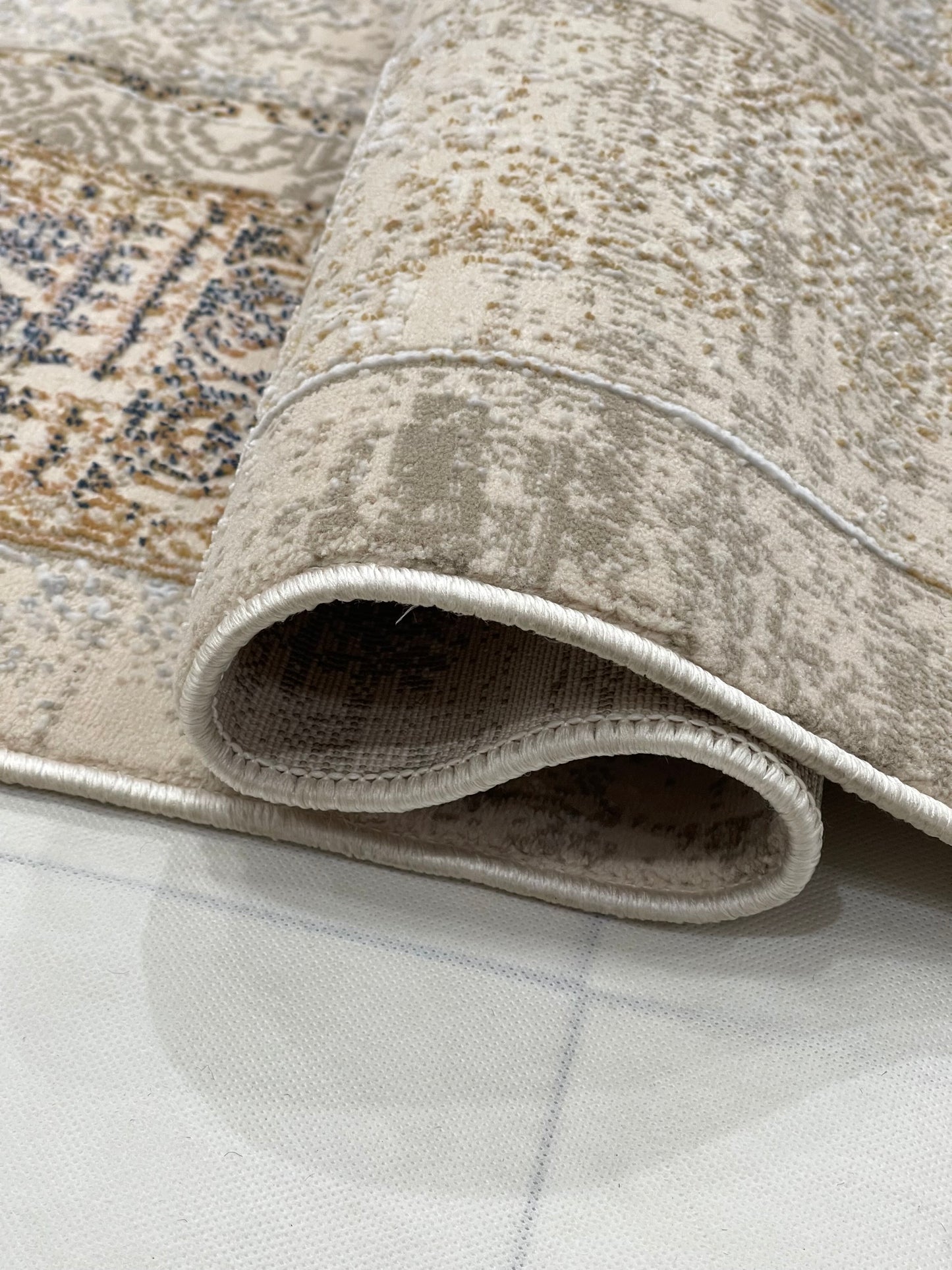 Irani Vintage Woven Rug.
 Article -2073-Off white
Size: 5 ft width x 7.3 ft length (150cm x 220cm)