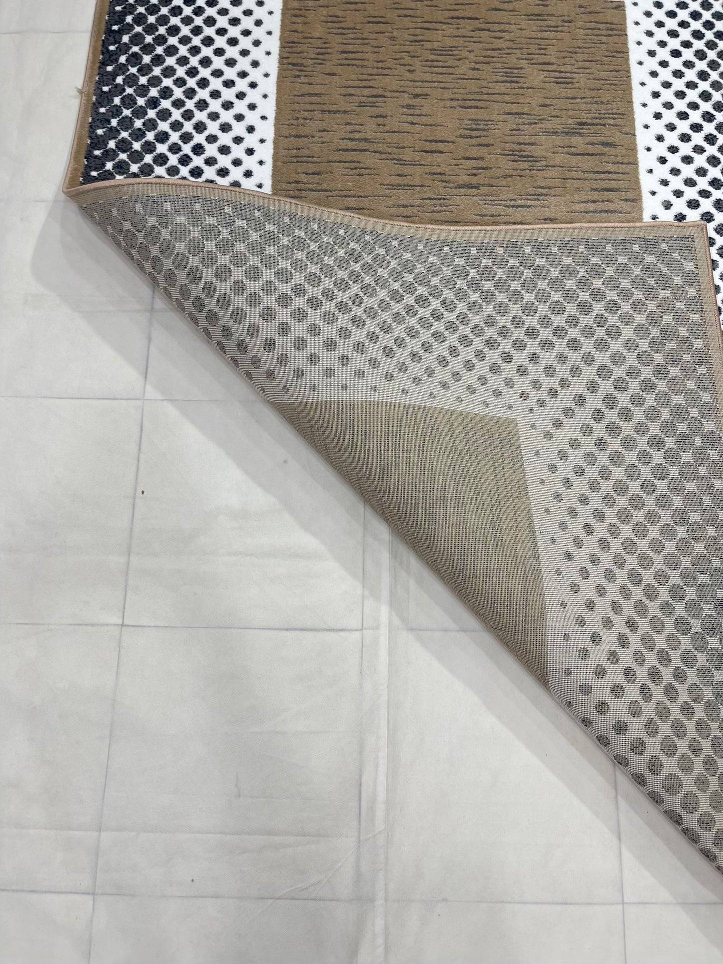 Modern polypropylene Rug,back woven(Article-872-Mink)
Size : 5ft width  x 7.3ft length (150cm x 220cm)