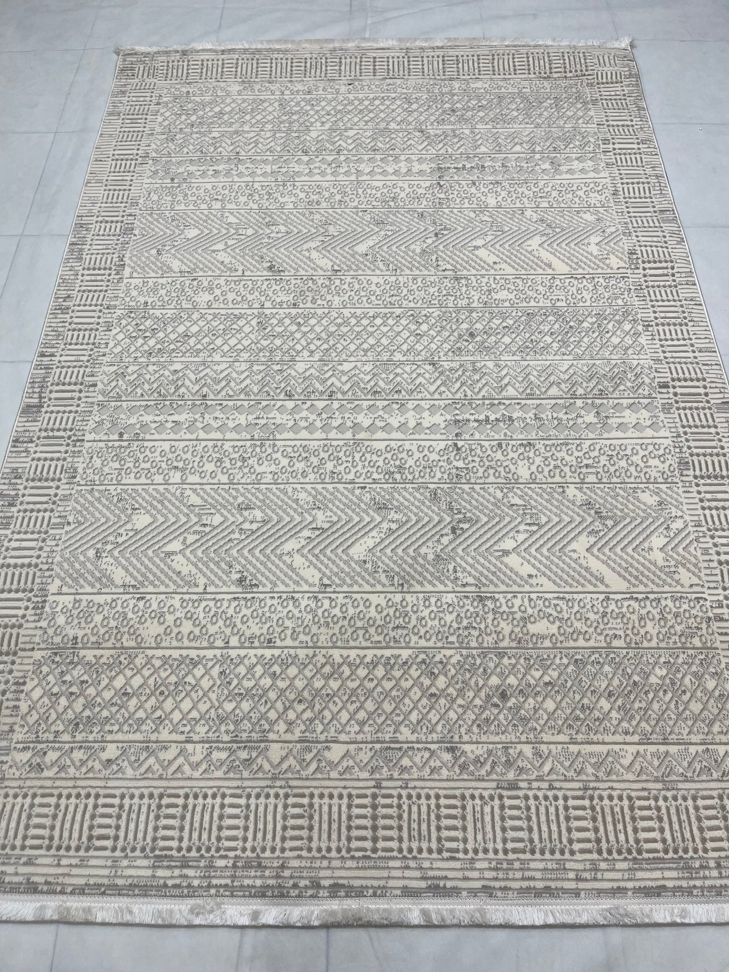Irani Vintage Woven Rug.
 Article -2071-White
Size: 5 ft width x 7.3 ft length (150cm x 220cm)