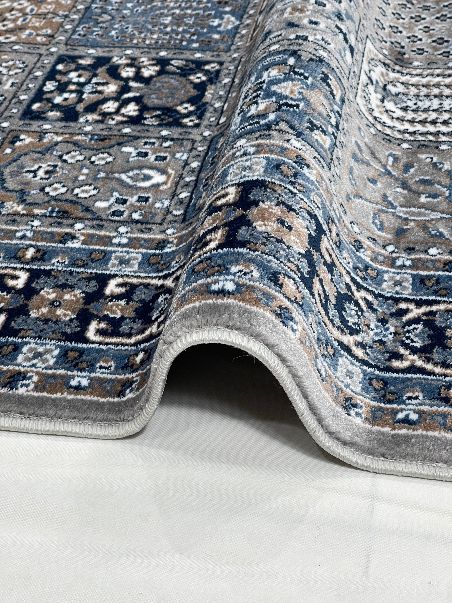 Persian  Polypropylene Rug,back woven(Article-26-Grey)
Size : 5ft width  x 7.3ft length (150cm x 220cm)