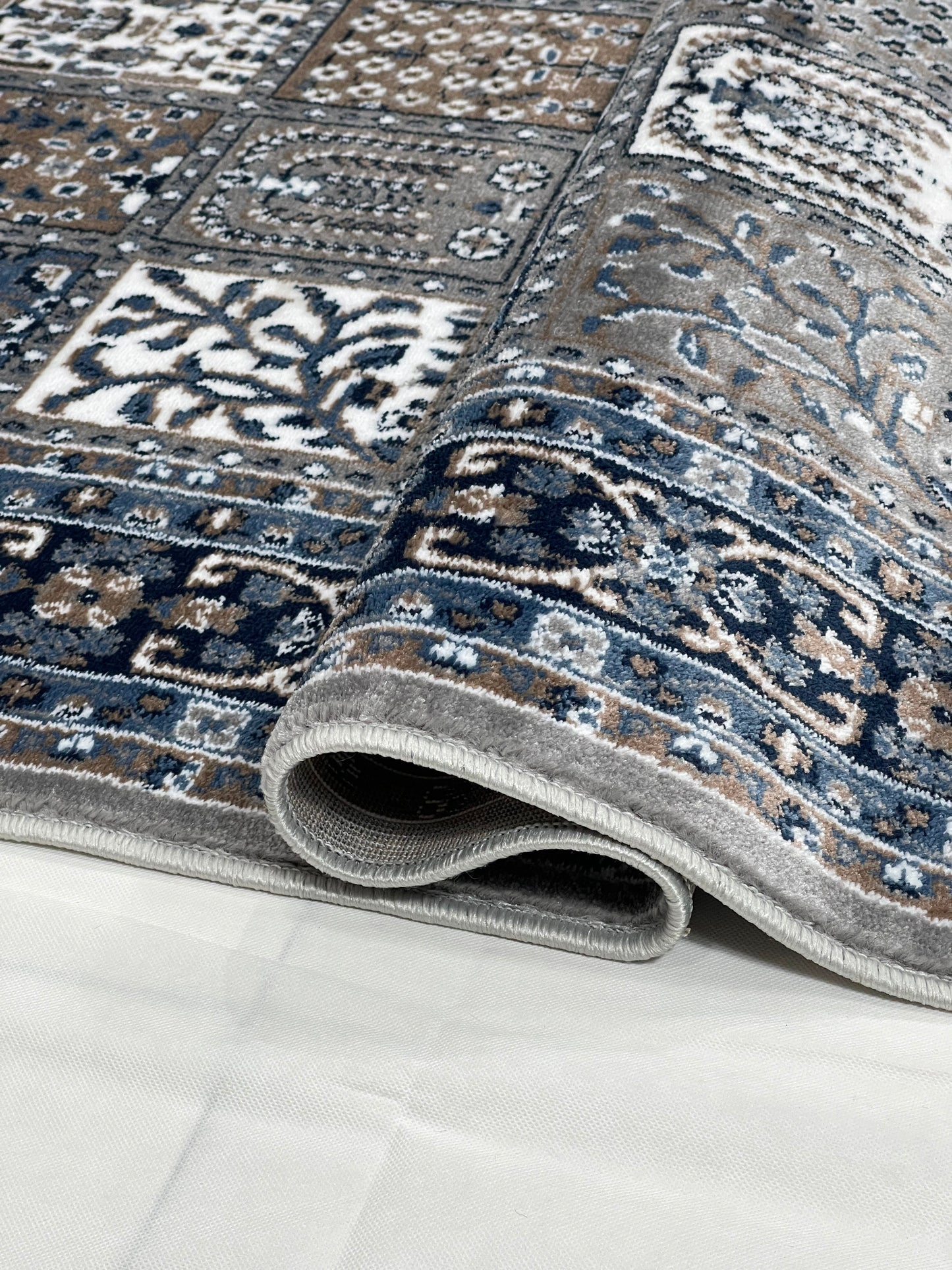 Persian  Polypropylene Rug,back woven(Article-26-Grey)
Size : 5ft width  x 7.3ft length (150cm x 220cm)