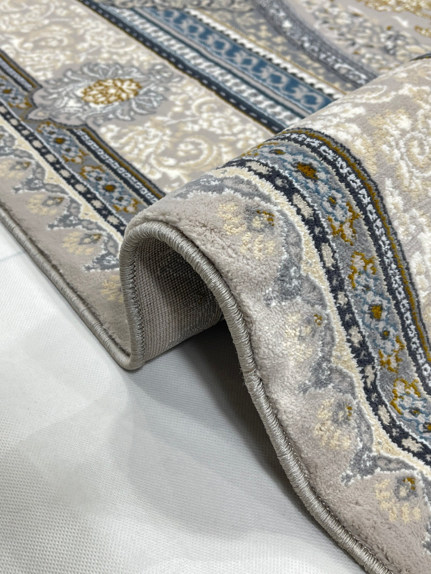 Persian Thick Woven Rug. 
(Article -641-Grey )
Size: 6.6 ft width x 9.6 ft length (200cm x 290cm)