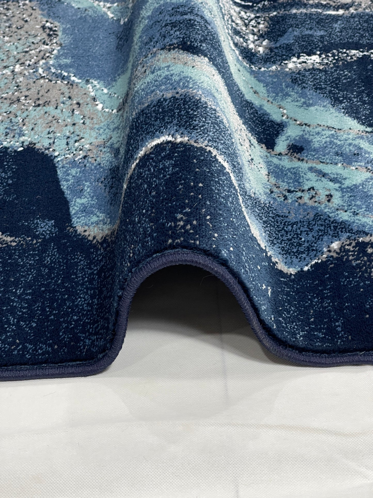 Modern polypropylene Rug,back woven(Article-5444-Blue)
Size : 5ft width  x 7.3ft length (150cm x 220cm)