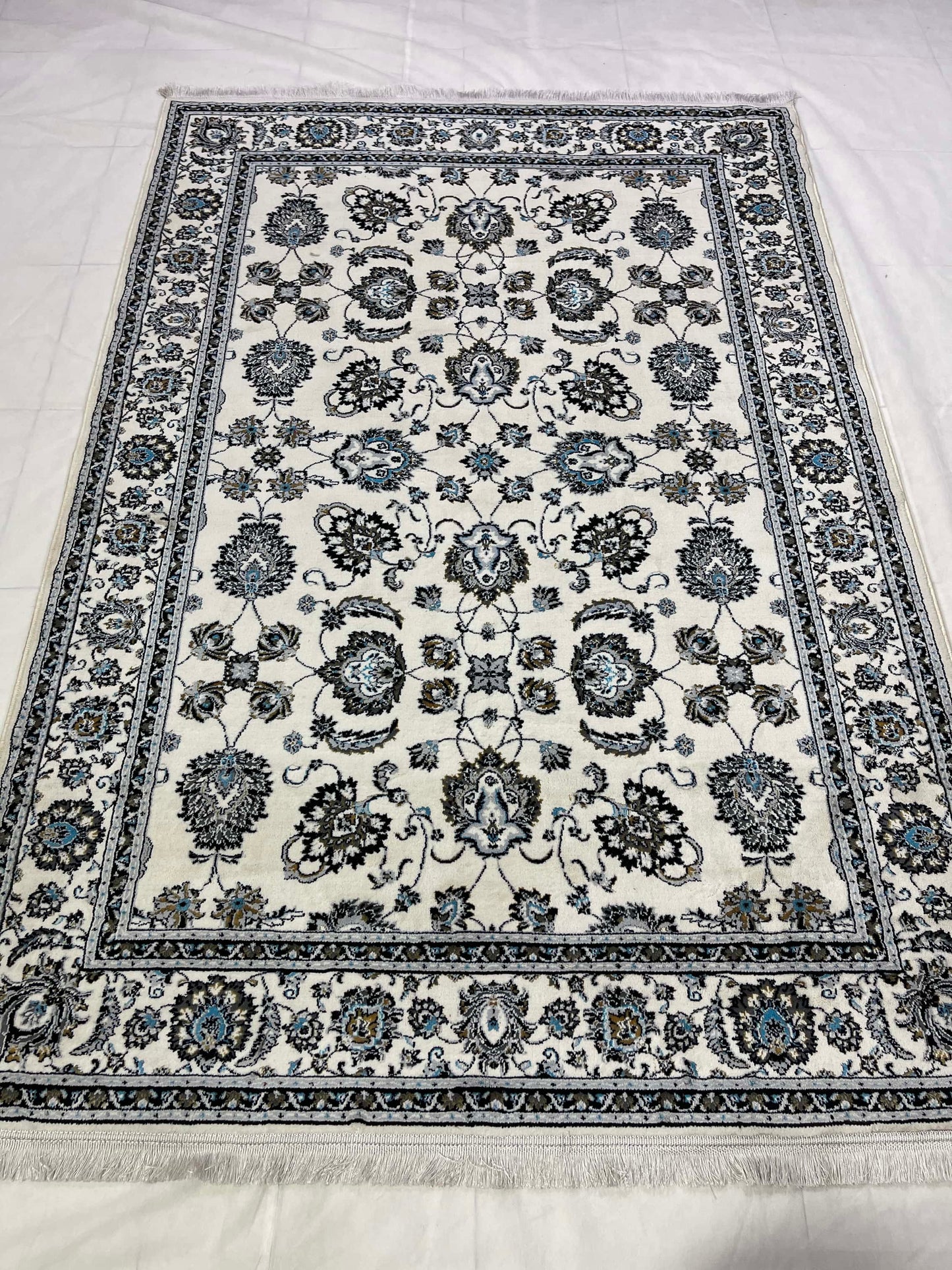 Turkish Top Quality Silk.(Article-1450-white , Black)
Size : 5ft width  x 7.3ft length (150cm x 220cm)