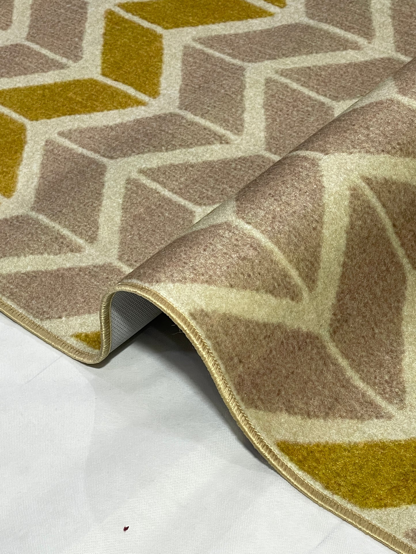Modern Non-Woven TPR Anti Slip Rug.
Size : 5ft width  x 7.8ft length (150cm x 230cm)
Article-2702-Beige