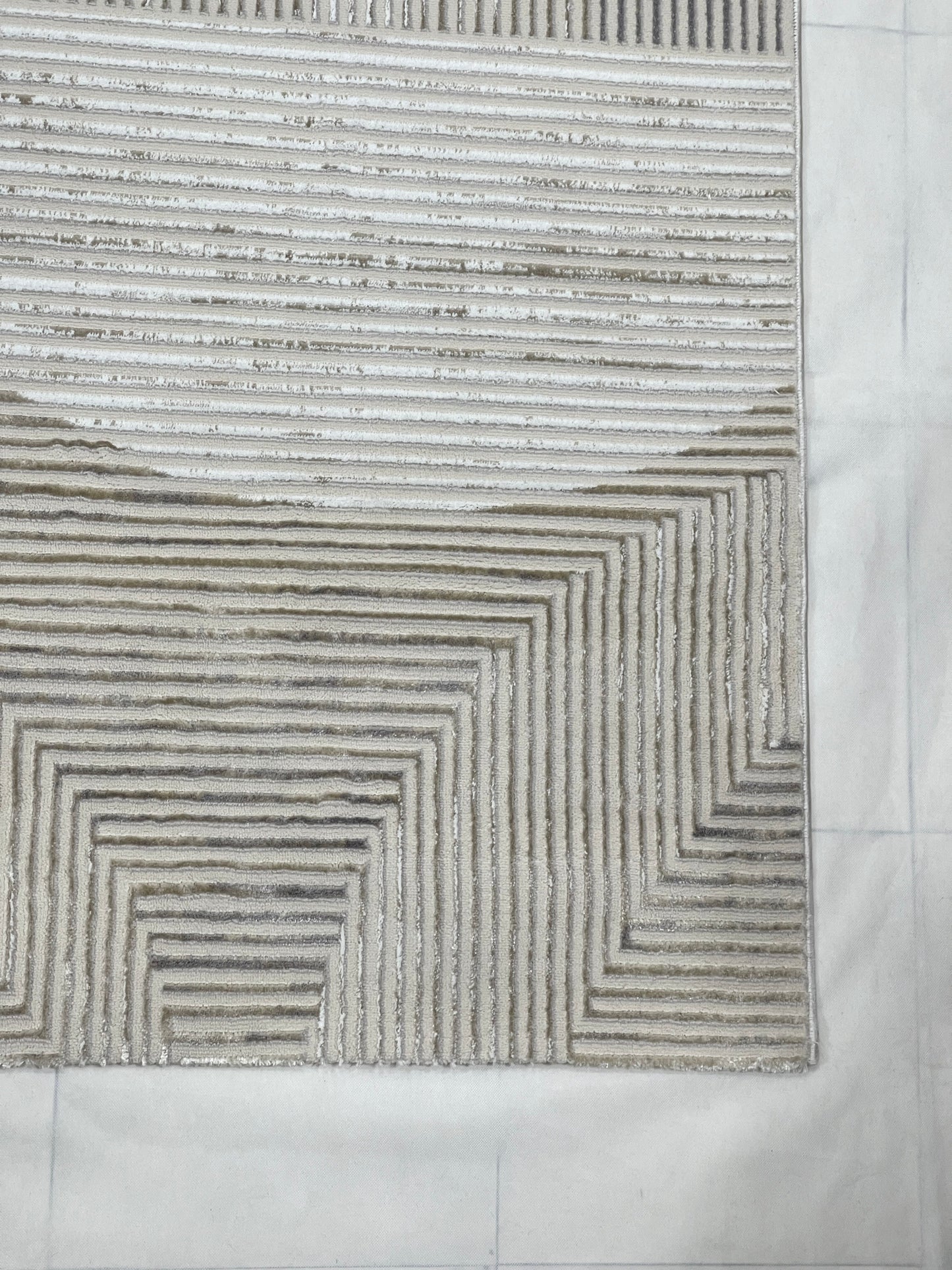 New Turkish Silk (Surya A) 
Size: 6.6 ft width x 9.6 ft length (200cm x 290cm)
Article -612- Off White