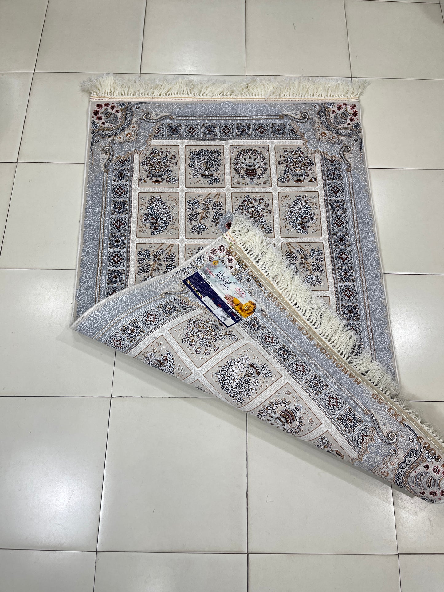 Irani  Acrylic 700 Reeds
Article -207-Off white
Size : 3 ft width x 5 ft length (100cm x 150cm)